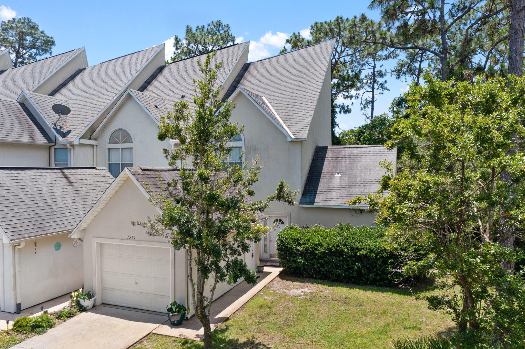 HIDDEN BAY VILLAGE - Residential