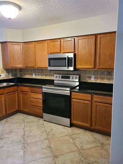 SHAY-LIN T/H - Residential