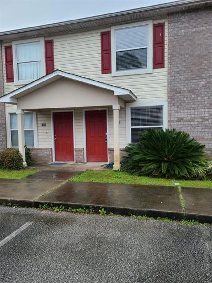 Great opportunity to own a home in Niceville. 
Convenient to bases, schools, shopping, Rocky Bayou Park and beaches.  Tile runs through-out the first floor. The kitchen offers granite counters and stainless appliances.  Bedrooms are located upstairs with the full bathroom. Don't forget the community pool there for your enjoyment.