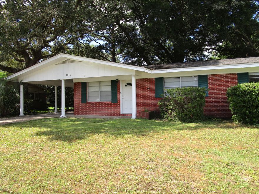 Cozy 3 bedroom 2 bath home in central Niceville close to everything! Large fenced back yard for the kids to play. Eat in kitchen with slider to back yard. Laundry hook up in laundry attached to the carport. Available Oct 19 for $12000/month. Sorry, no smoking and no pets allowed. Call today to view this charming affordable family home.