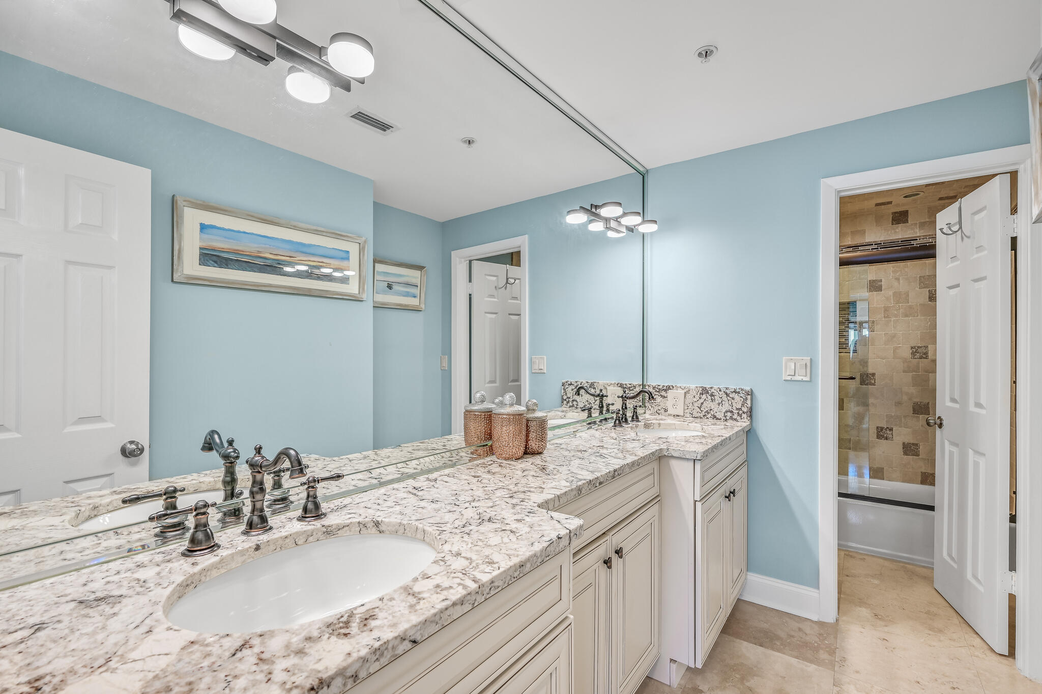 WATERVIEW TOWERS YACHT CLUB - Residential