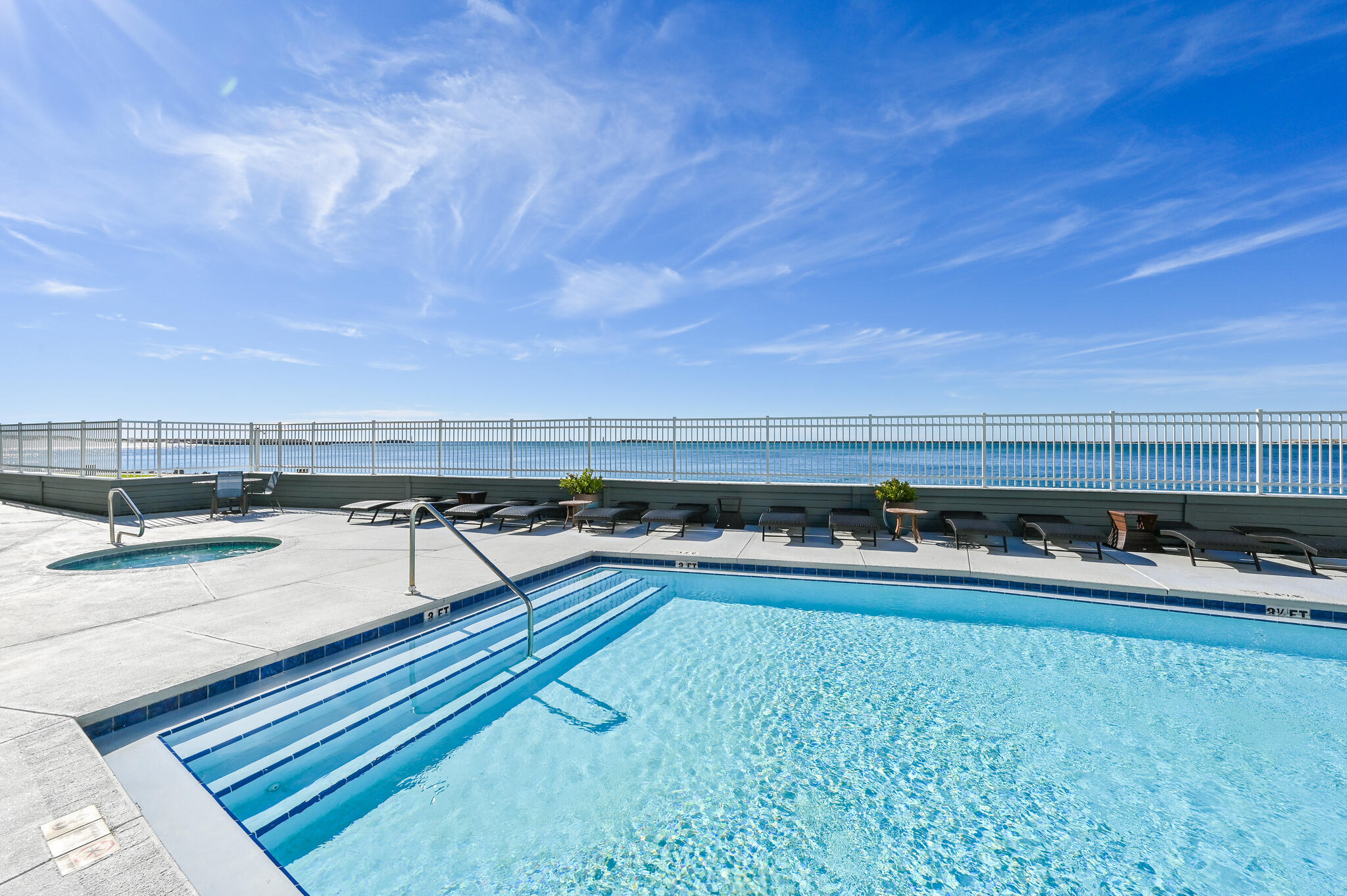 WATERVIEW TOWERS YACHT CLUB - Residential