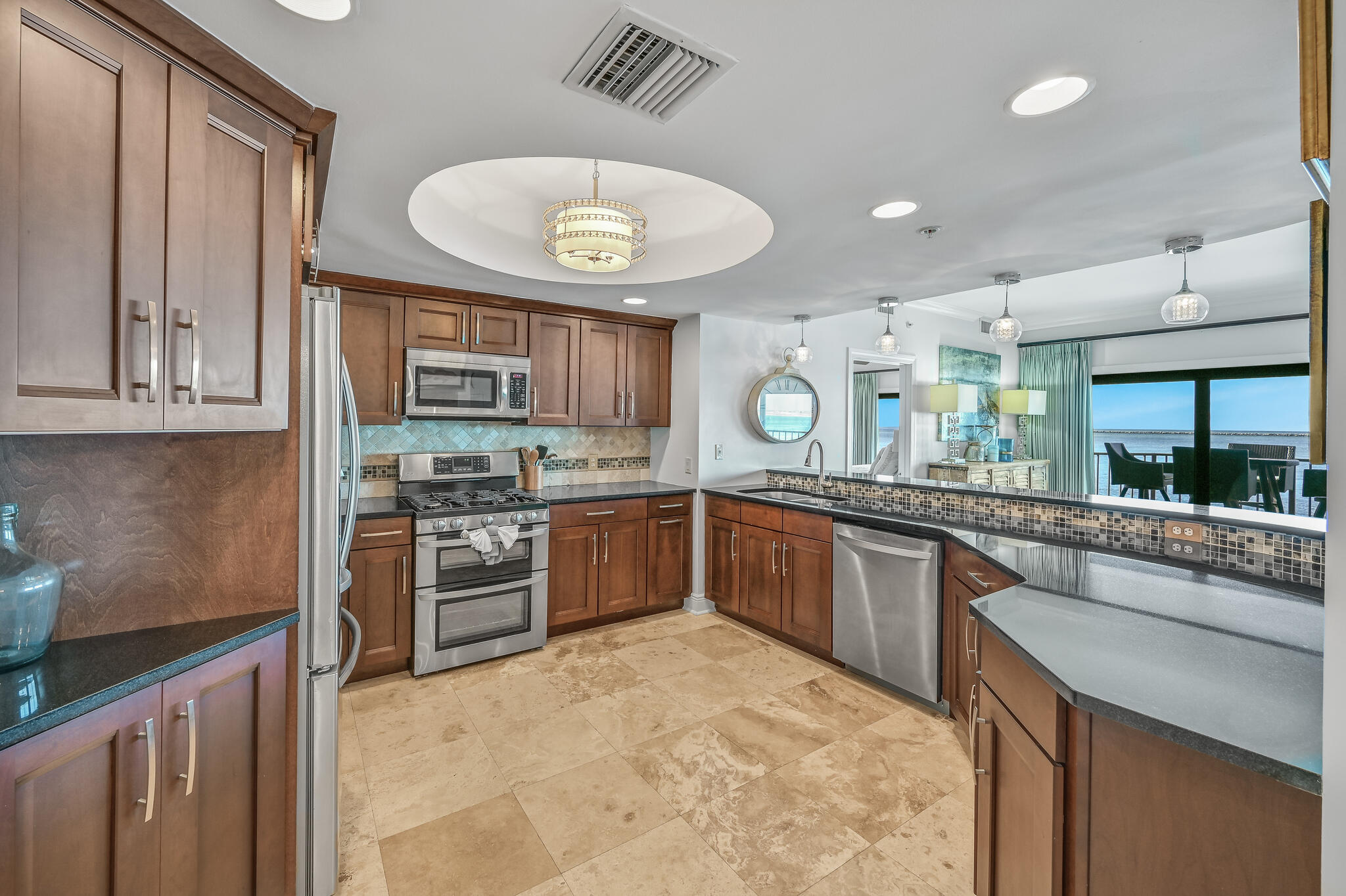 WATERVIEW TOWERS YACHT CLUB - Residential