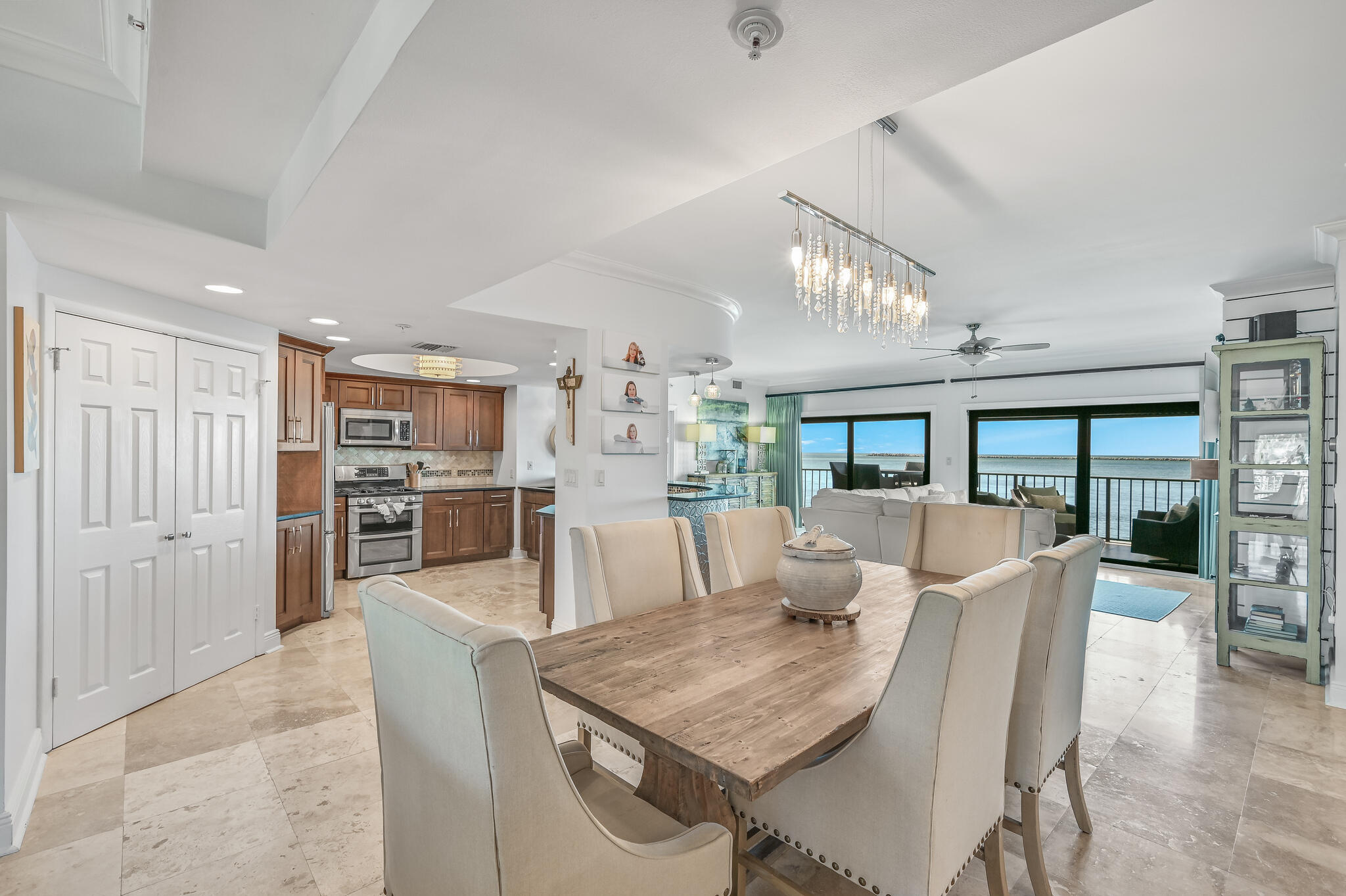 WATERVIEW TOWERS YACHT CLUB - Residential