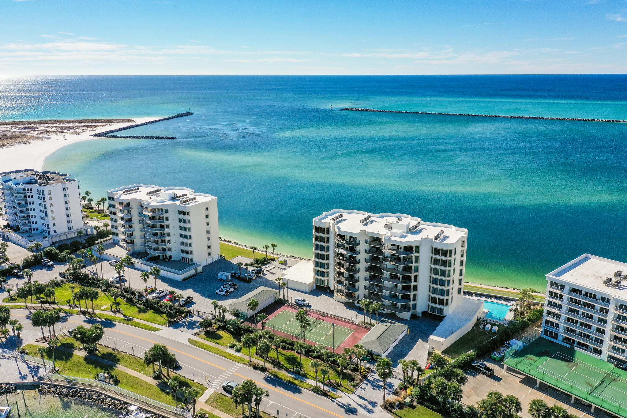 WATERVIEW TOWERS YACHT CLUB - Residential