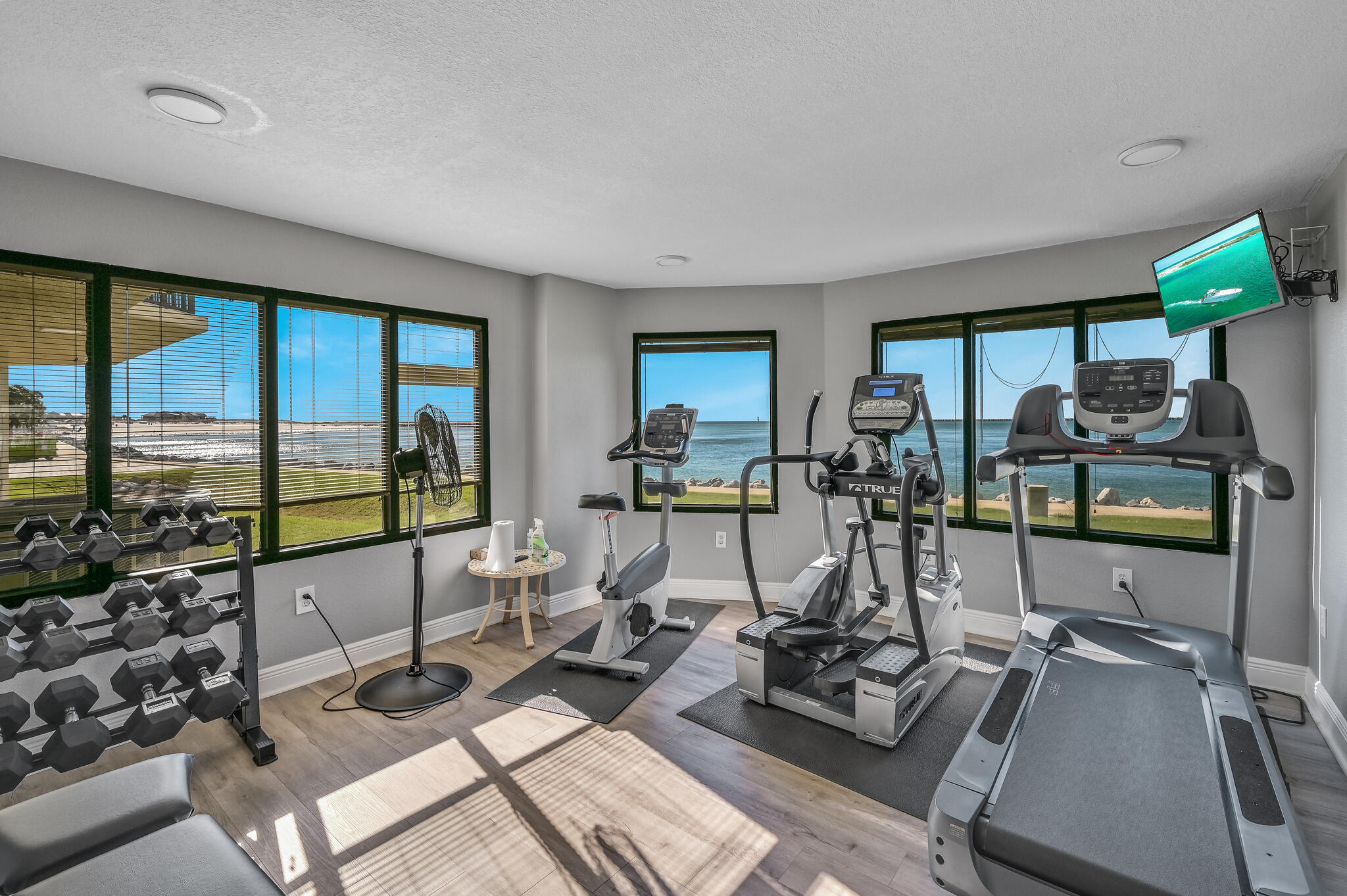 WATERVIEW TOWERS YACHT CLUB - Residential