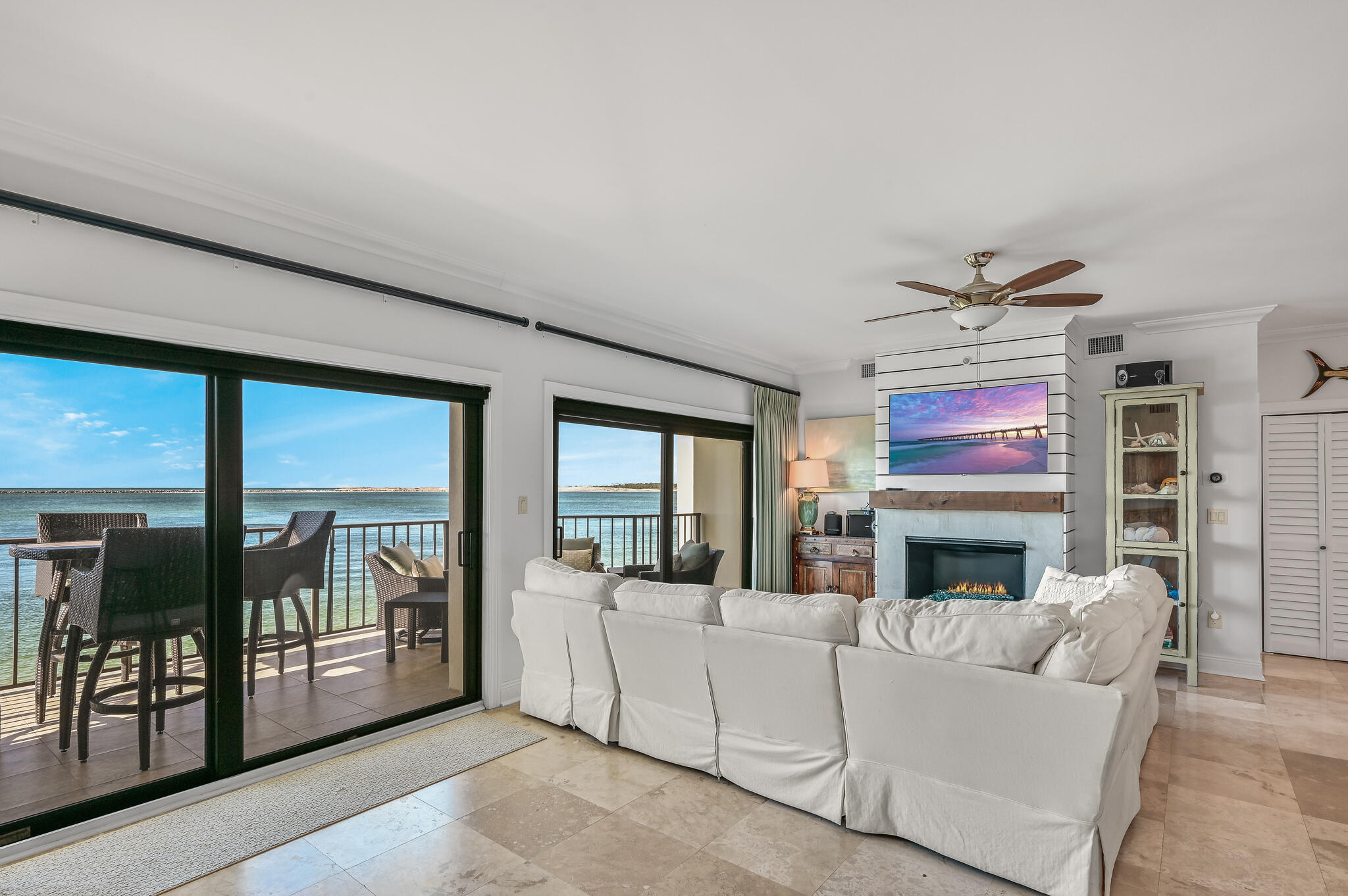 WATERVIEW TOWERS YACHT CLUB - Residential