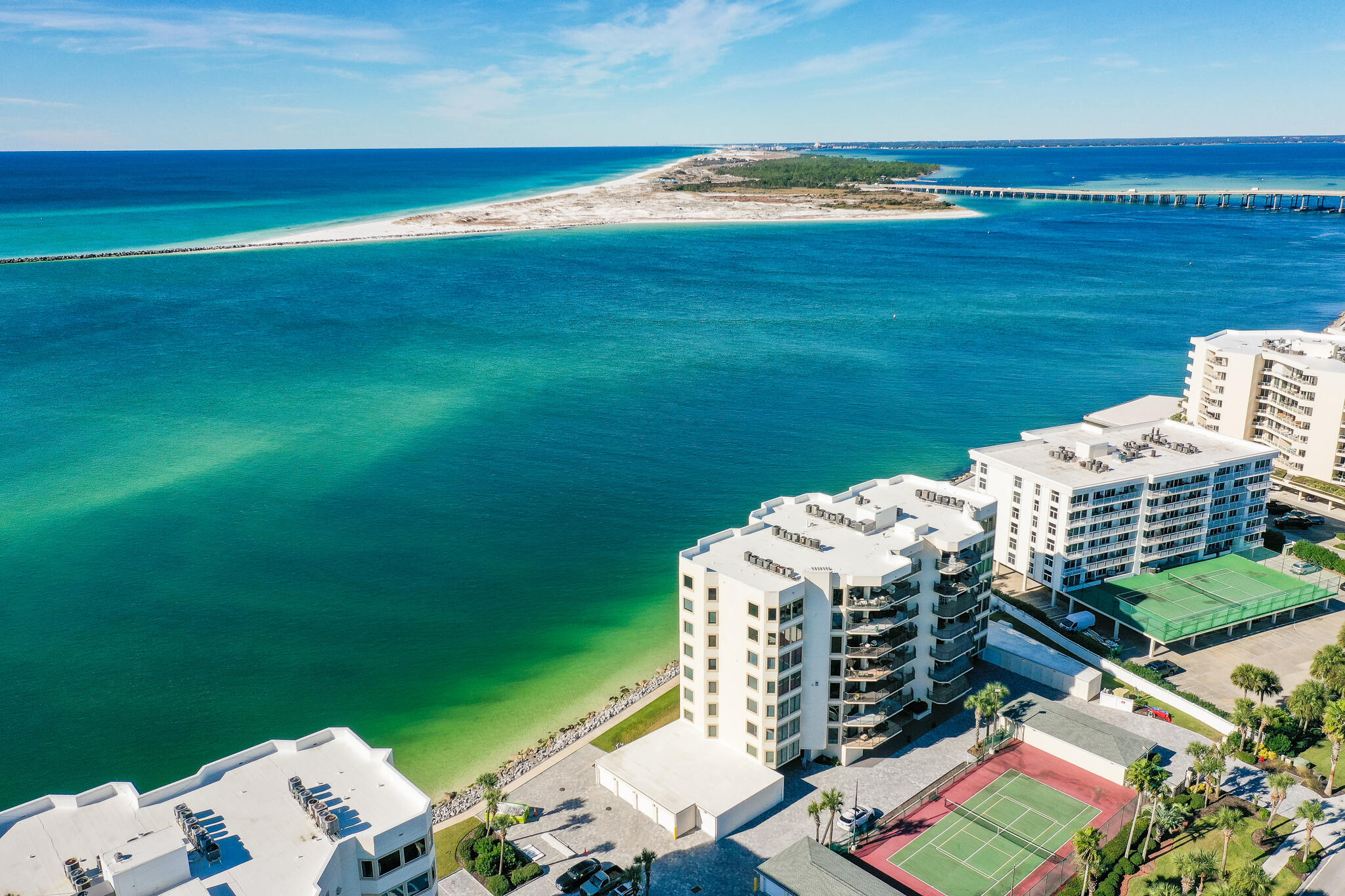 WATERVIEW TOWERS YACHT CLUB - Residential