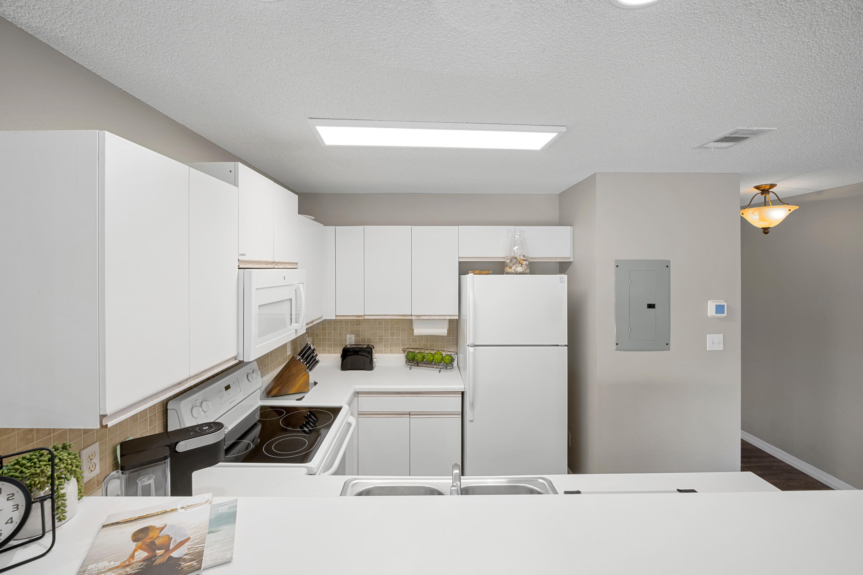MARAVILLA CONDO 1 - Residential