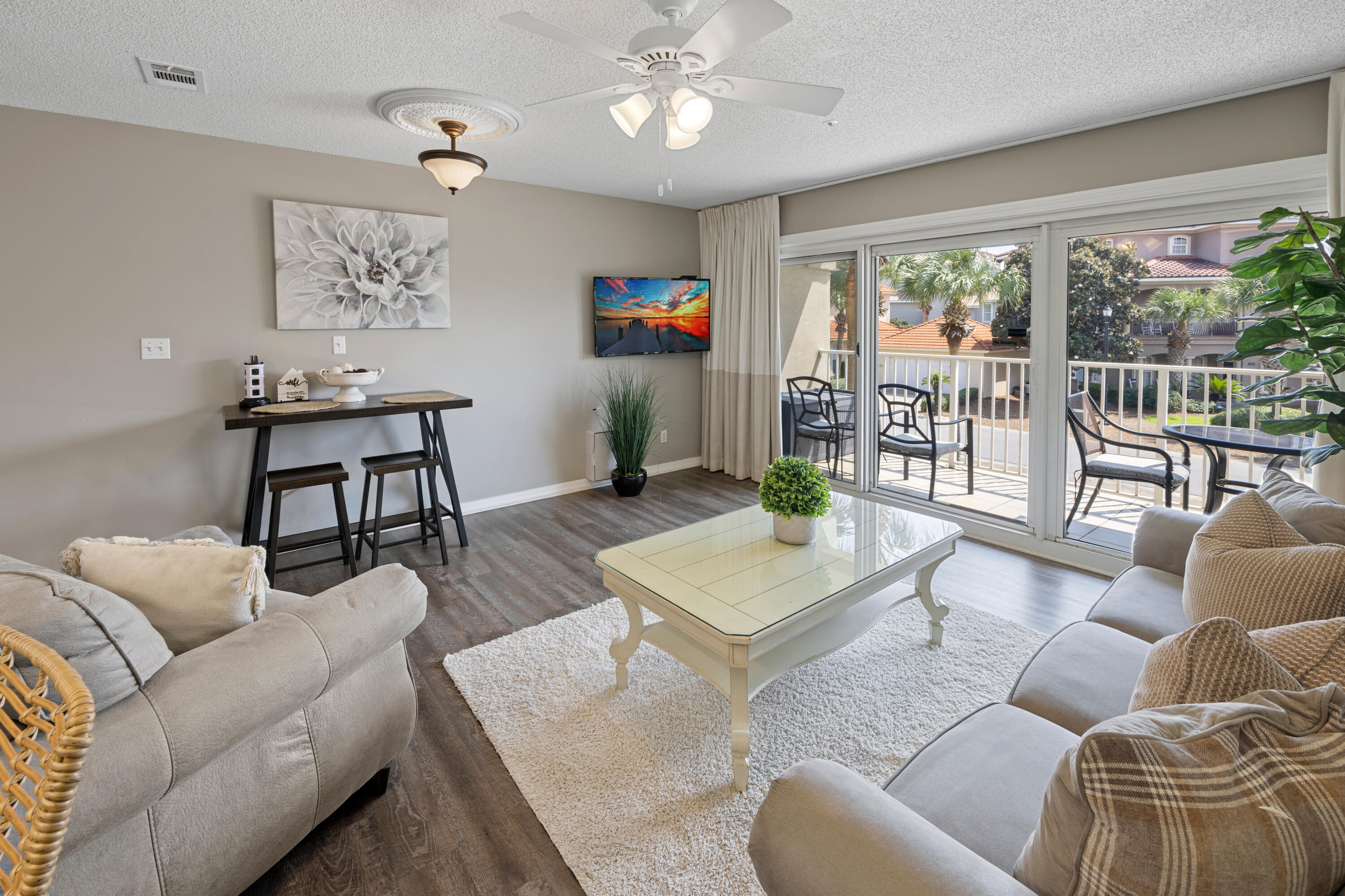 MARAVILLA CONDO 1 - Residential