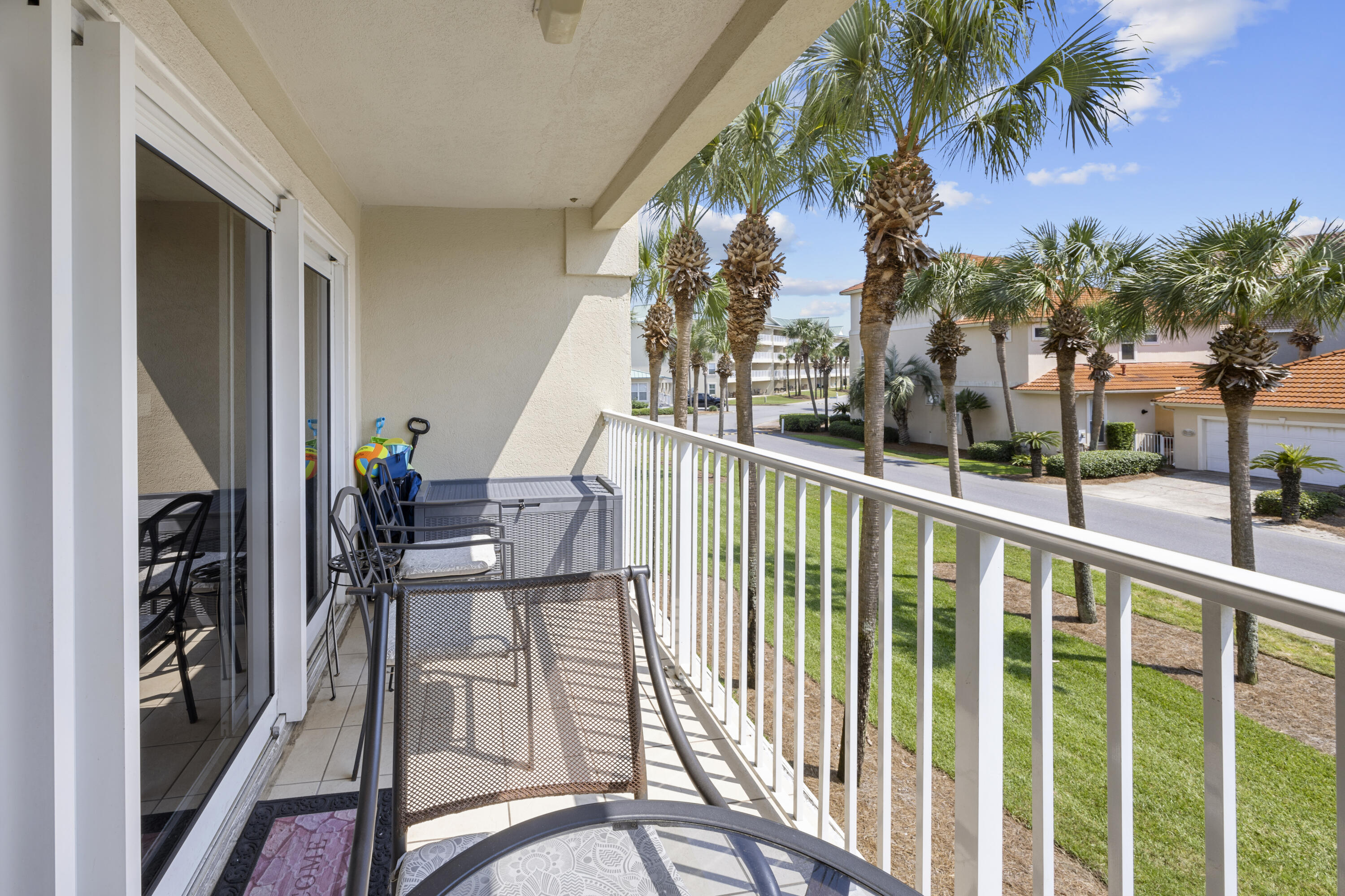 MARAVILLA CONDO 1 - Residential