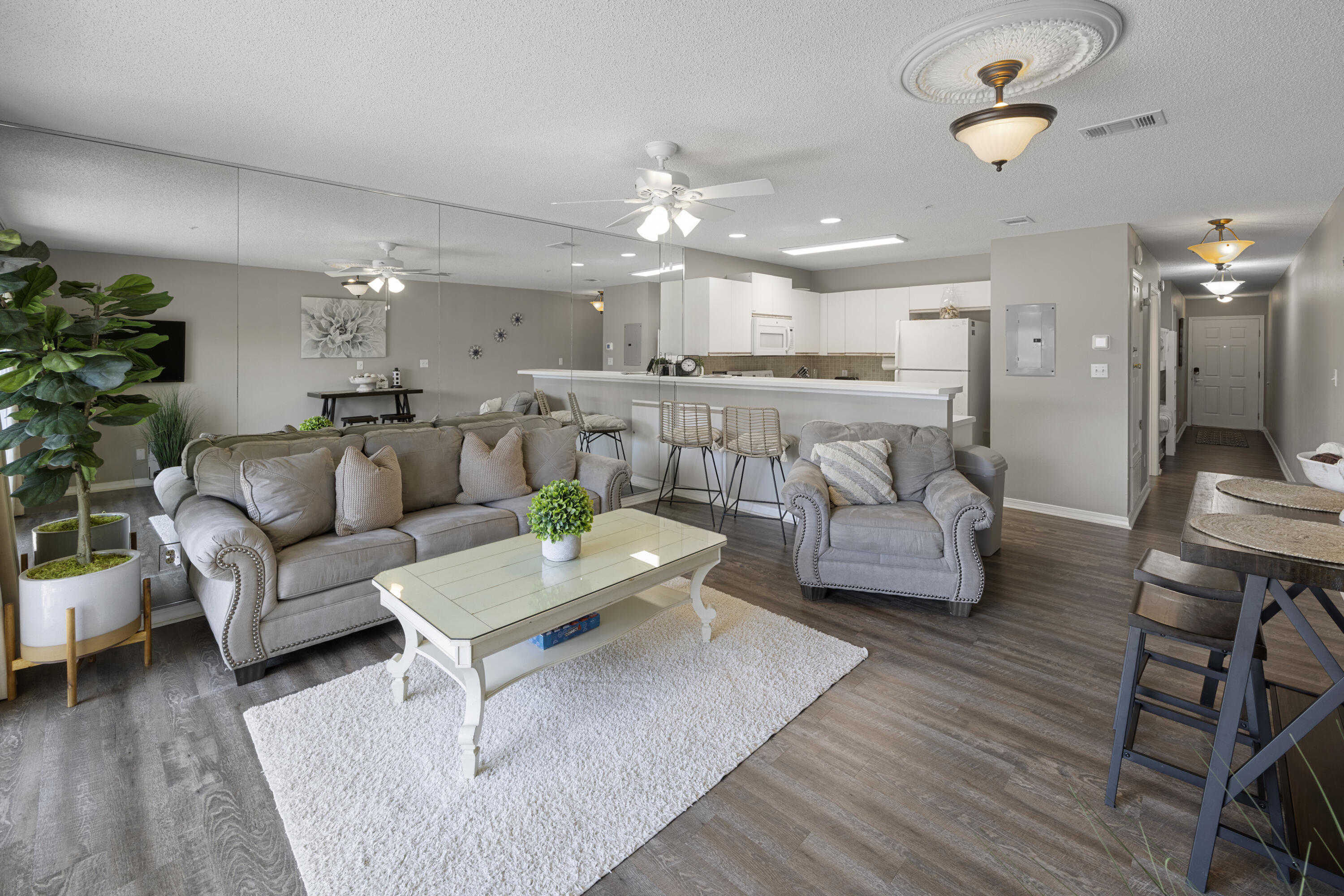 MARAVILLA CONDO 1 - Residential