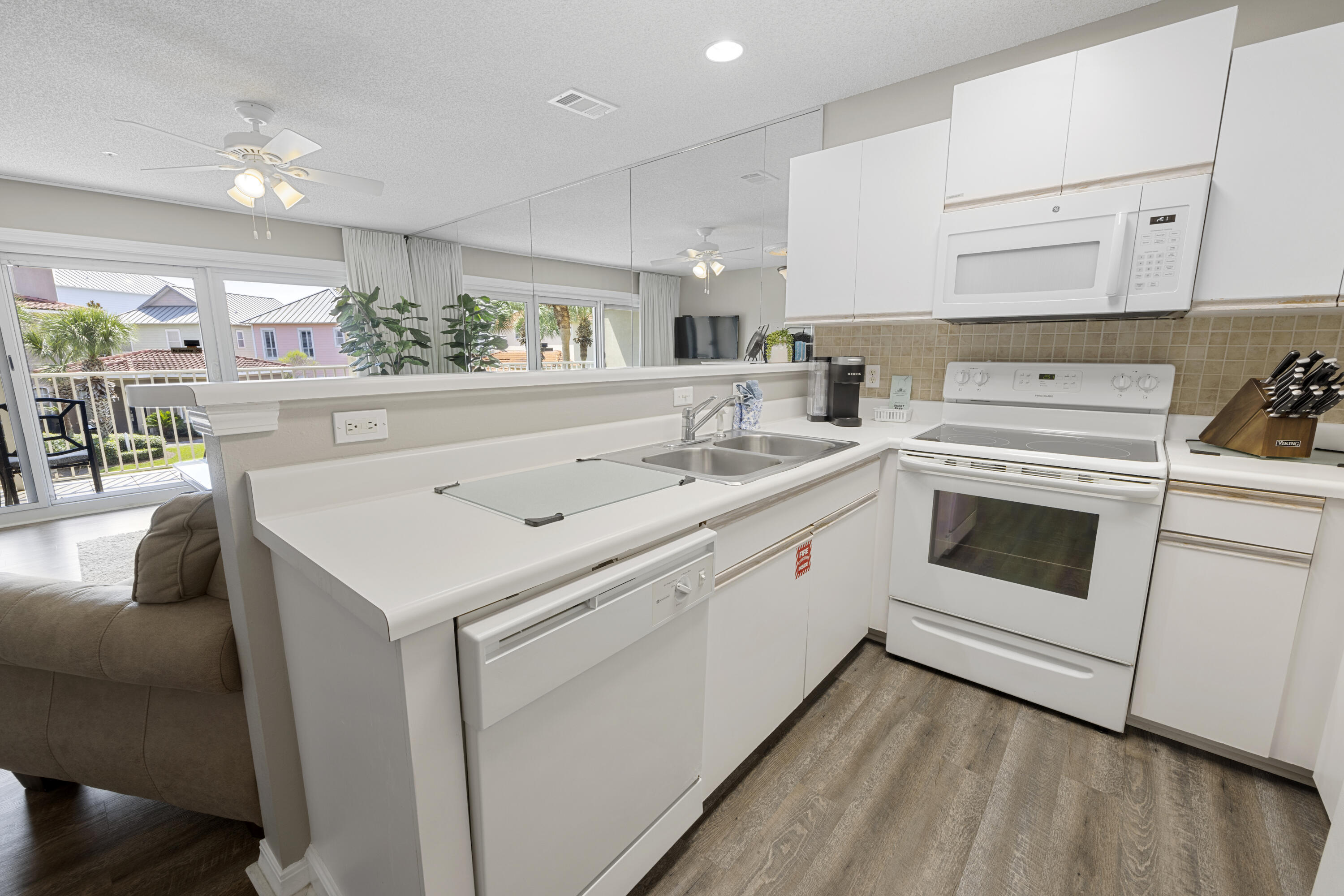 MARAVILLA CONDO 1 - Residential