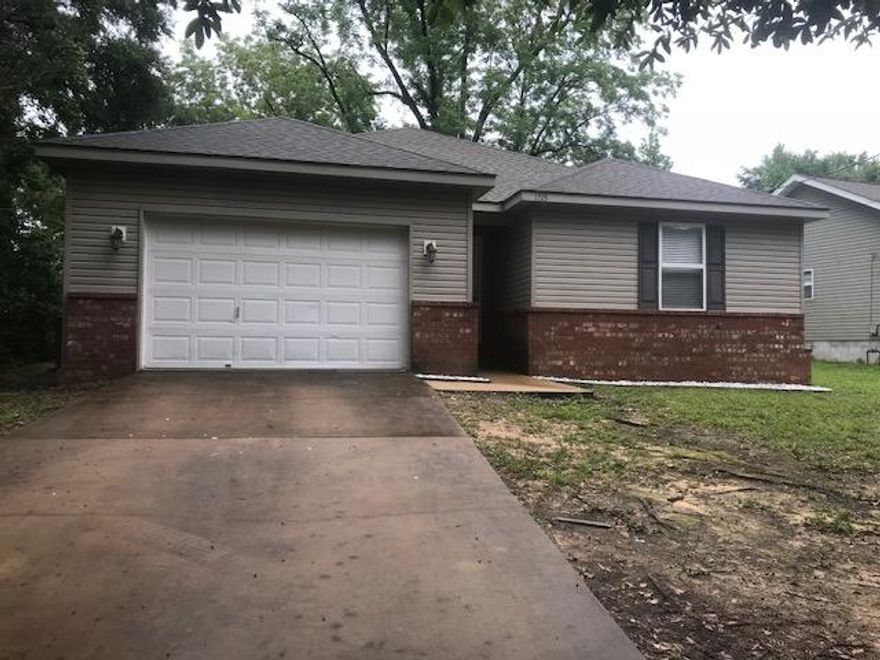 Beautiful 3 bedroom 2 bath home for sale in Crestview! This property features new carpet, fresh paint, new lighting, new appliances, and more! One car garage. Roomy back yard. Tall ceilings. Shady oak trees in the front yard. This property would make the perfect starter home or income property. Vacant and easy to show.