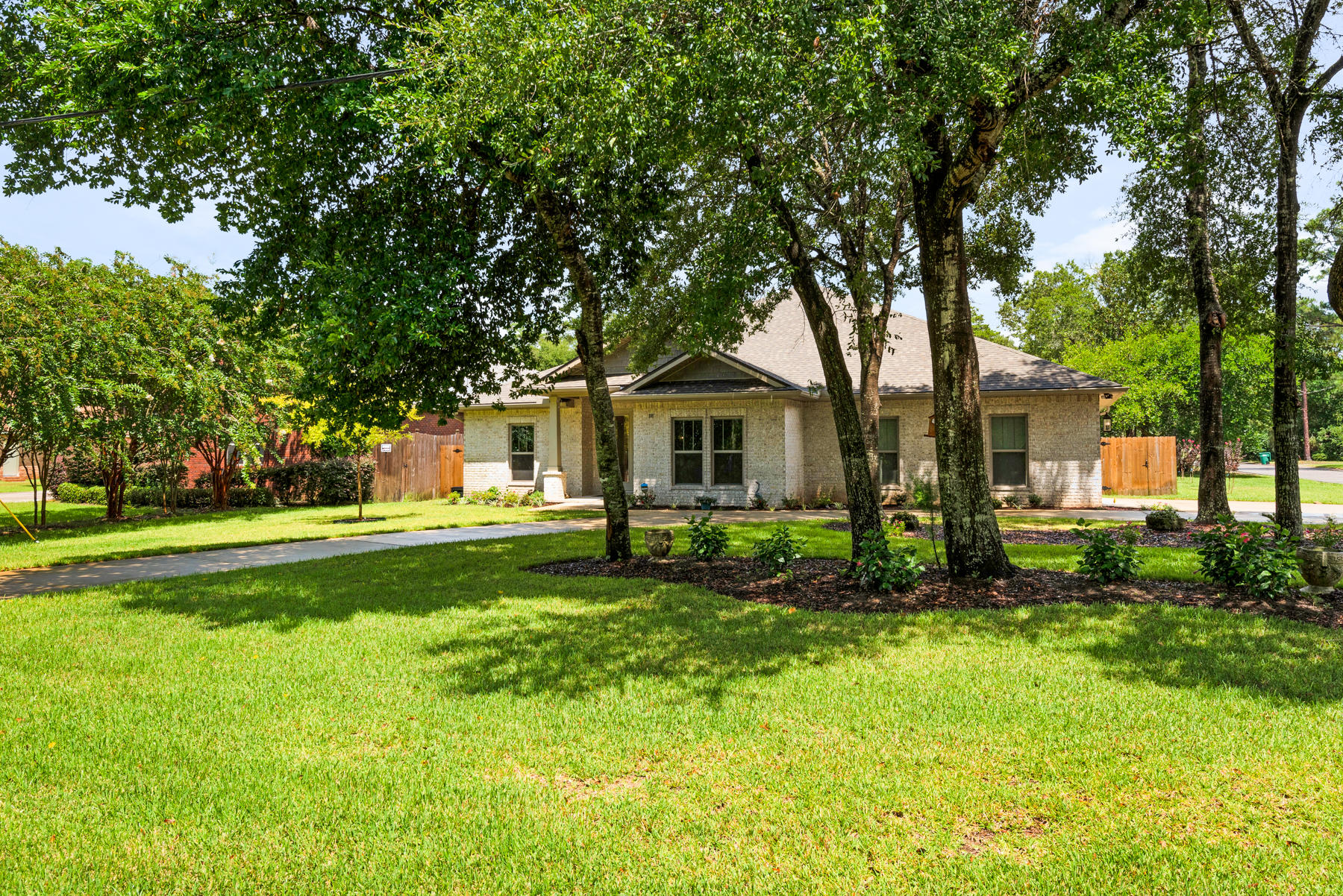 BAYOU POQUITO - Residential