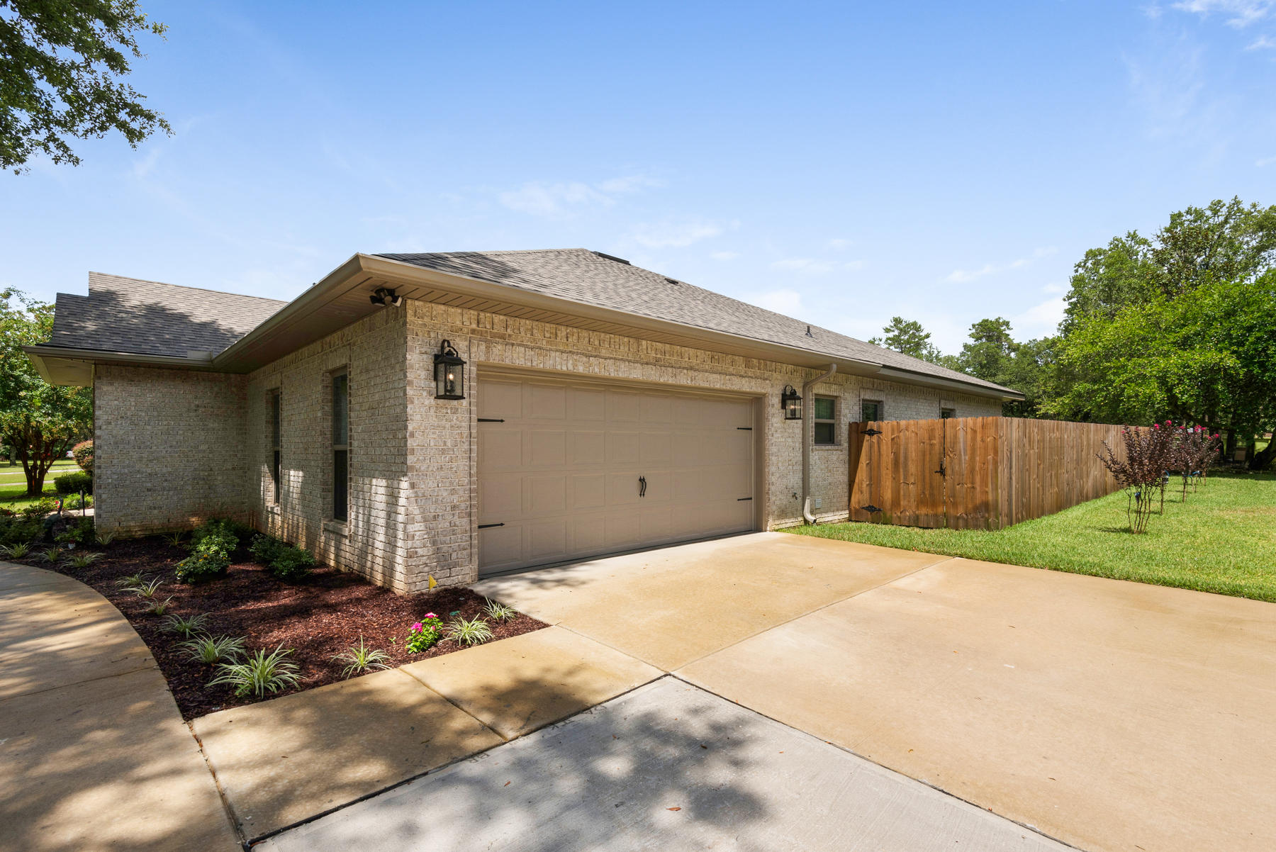 BAYOU POQUITO - Residential