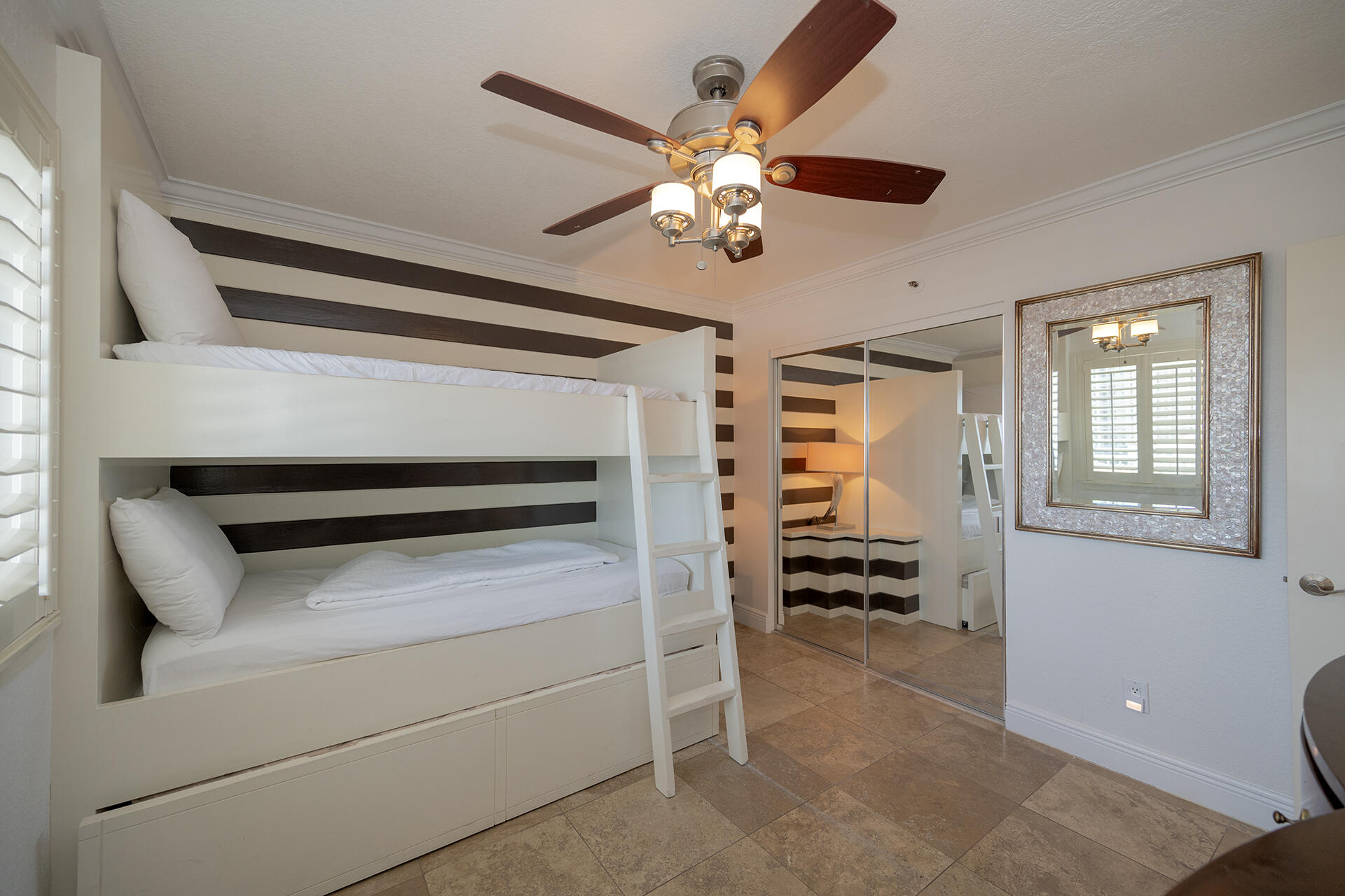 MAINSAIL CONDO PH 5 - Residential