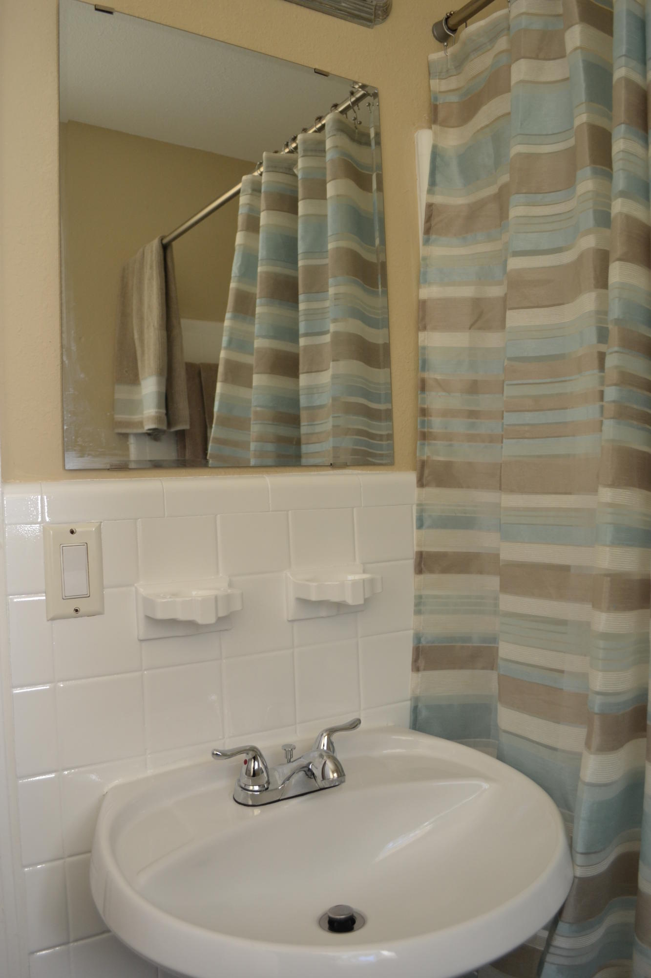 GARNIER BEACH LOT 4 BLK 8 - Residential