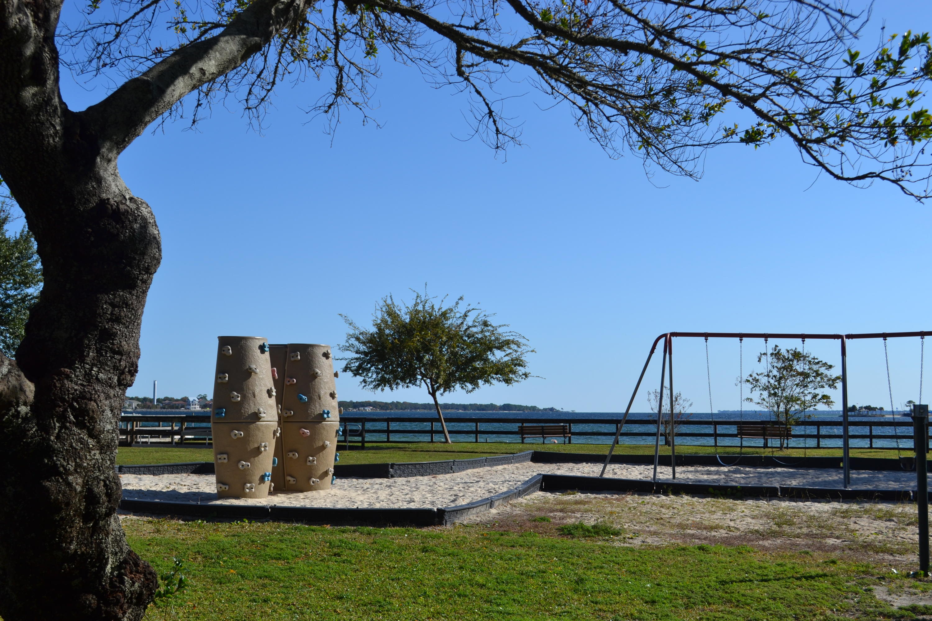 GARNIER BEACH LOT 4 BLK 8 - Residential