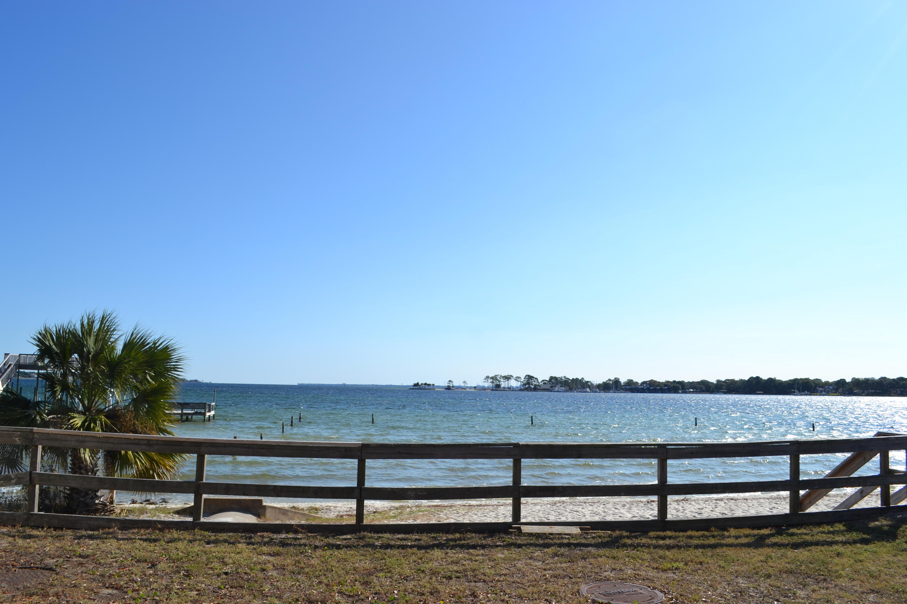 GARNIER BEACH LOT 4 BLK 8 - Residential