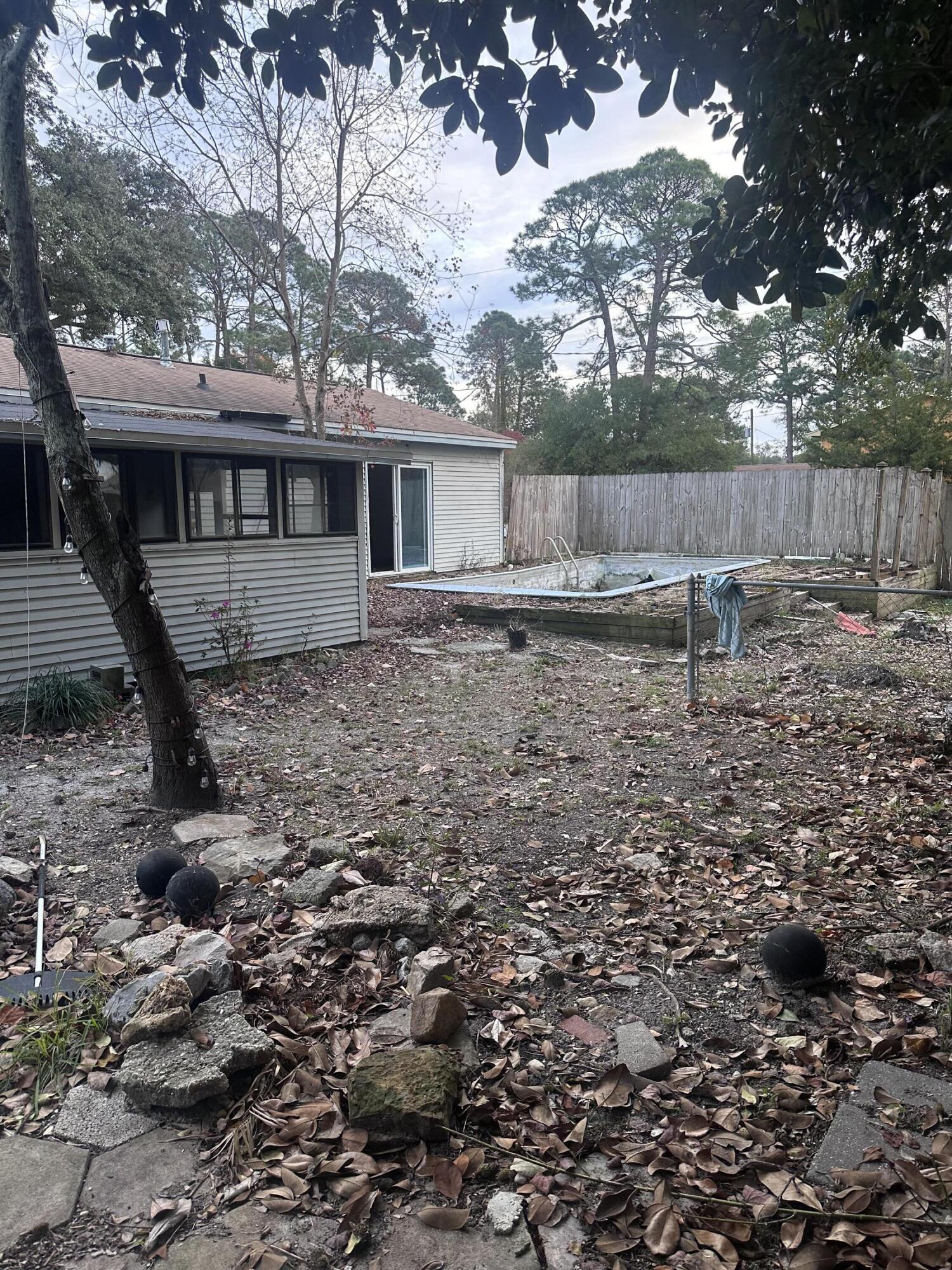 PORT DIXIE S1/2 OF LOTS 12 13, 14-BLK - Residential