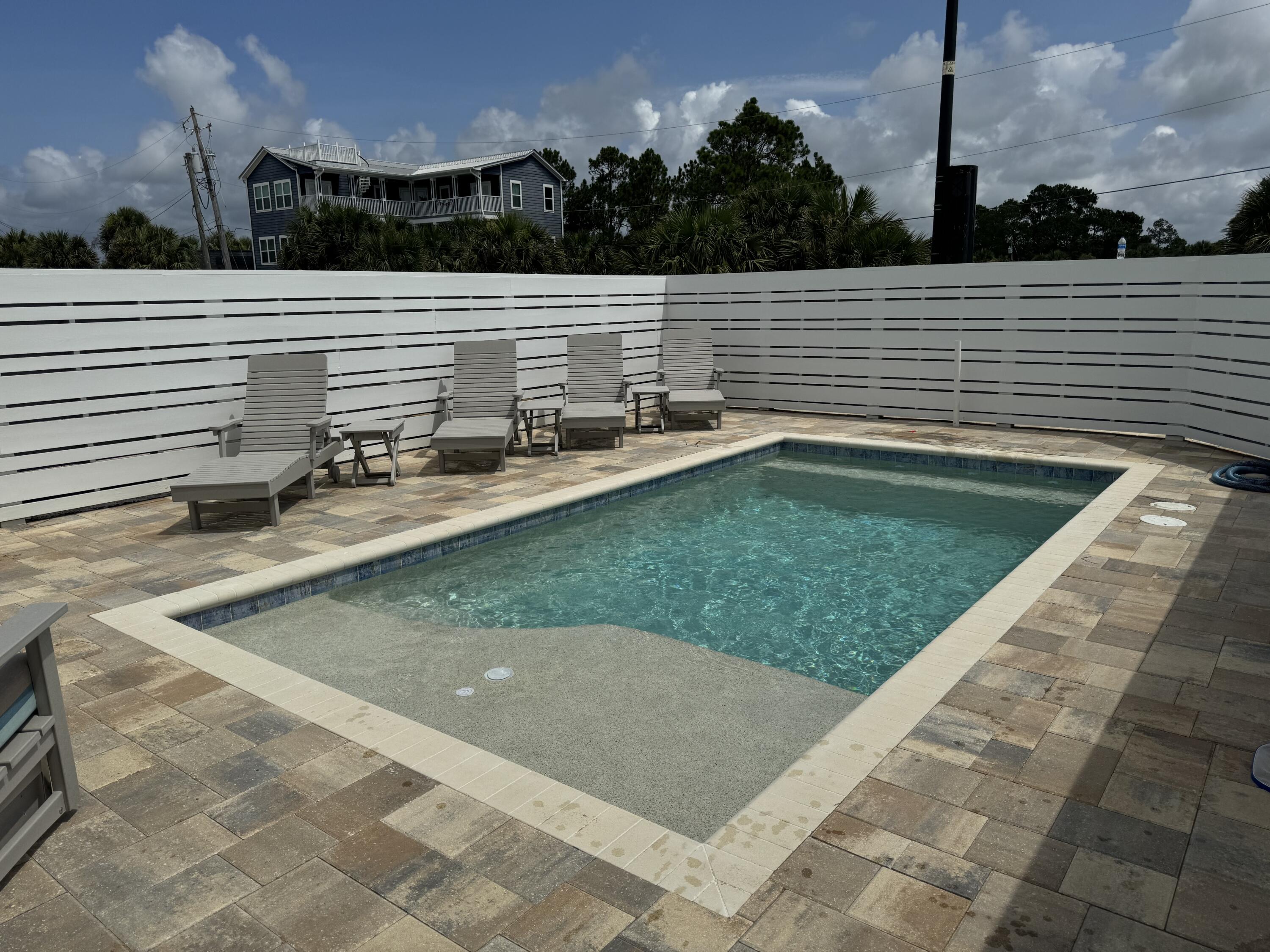 LULLWATER BEACH - Residential