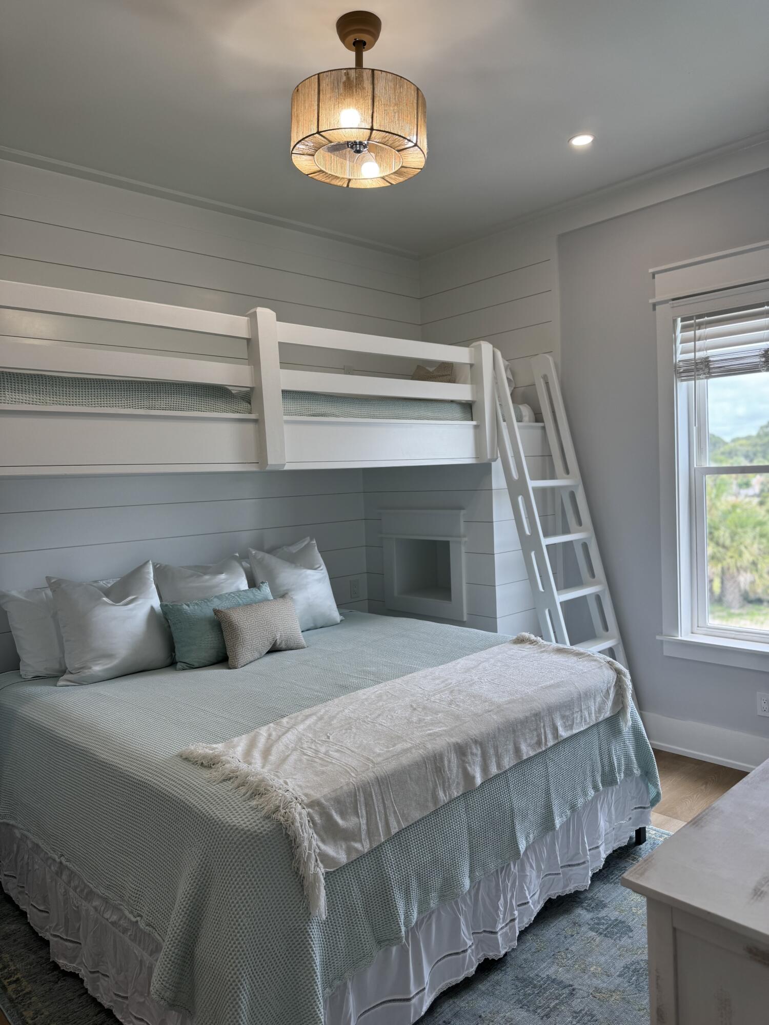 LULLWATER BEACH - Residential