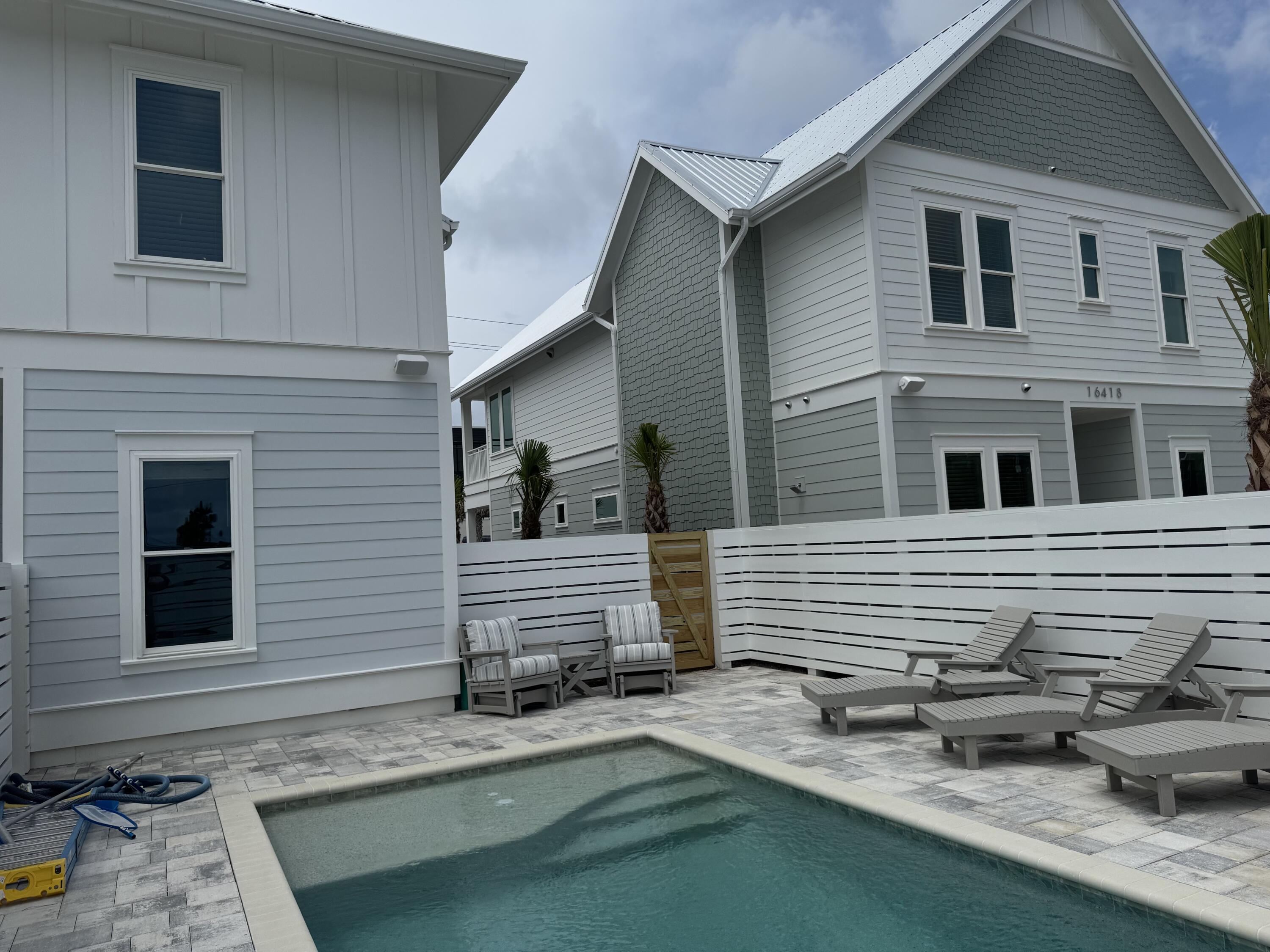 LULLWATER BEACH - Residential