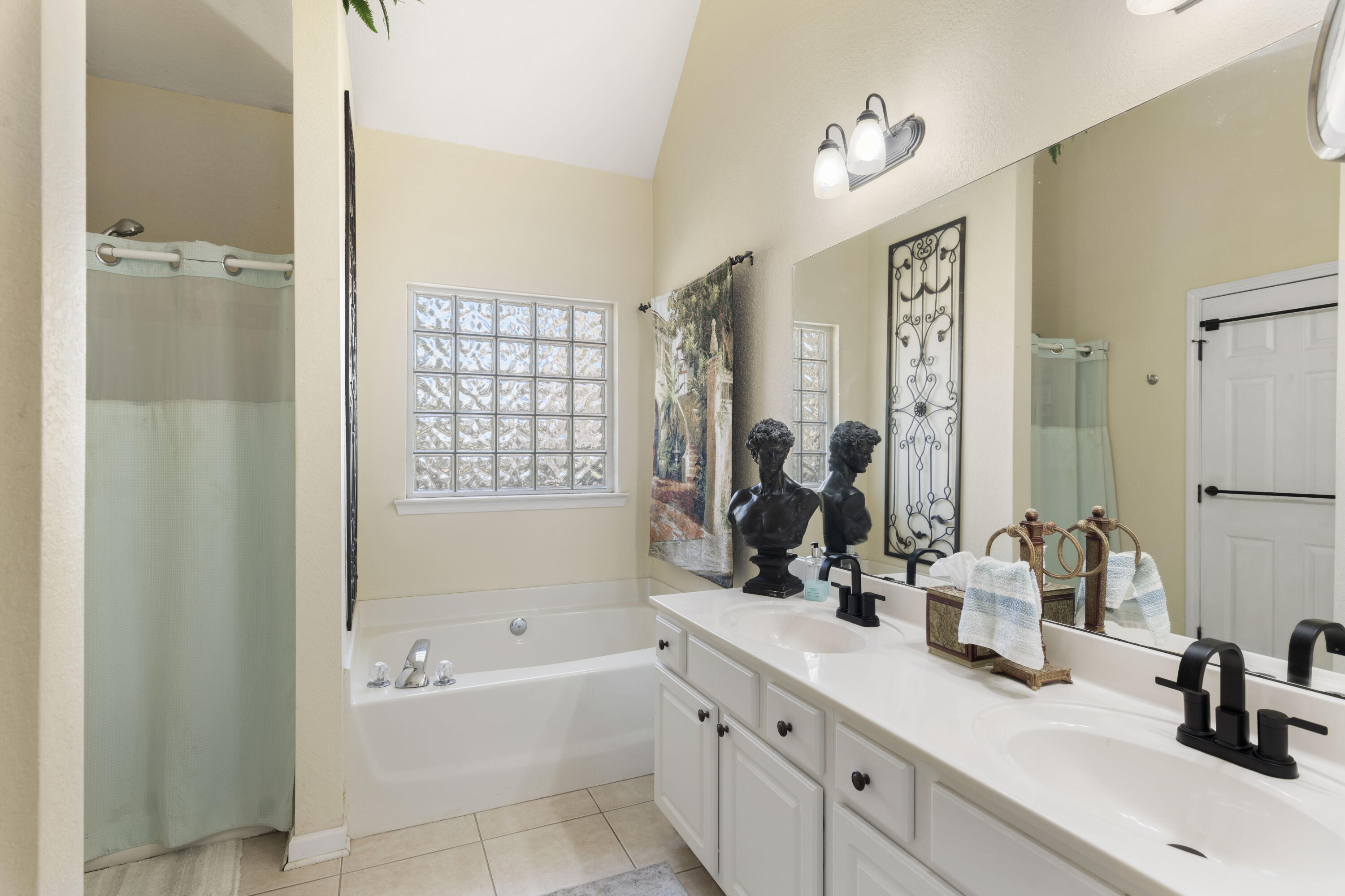 MALIBU GARDENS - Residential