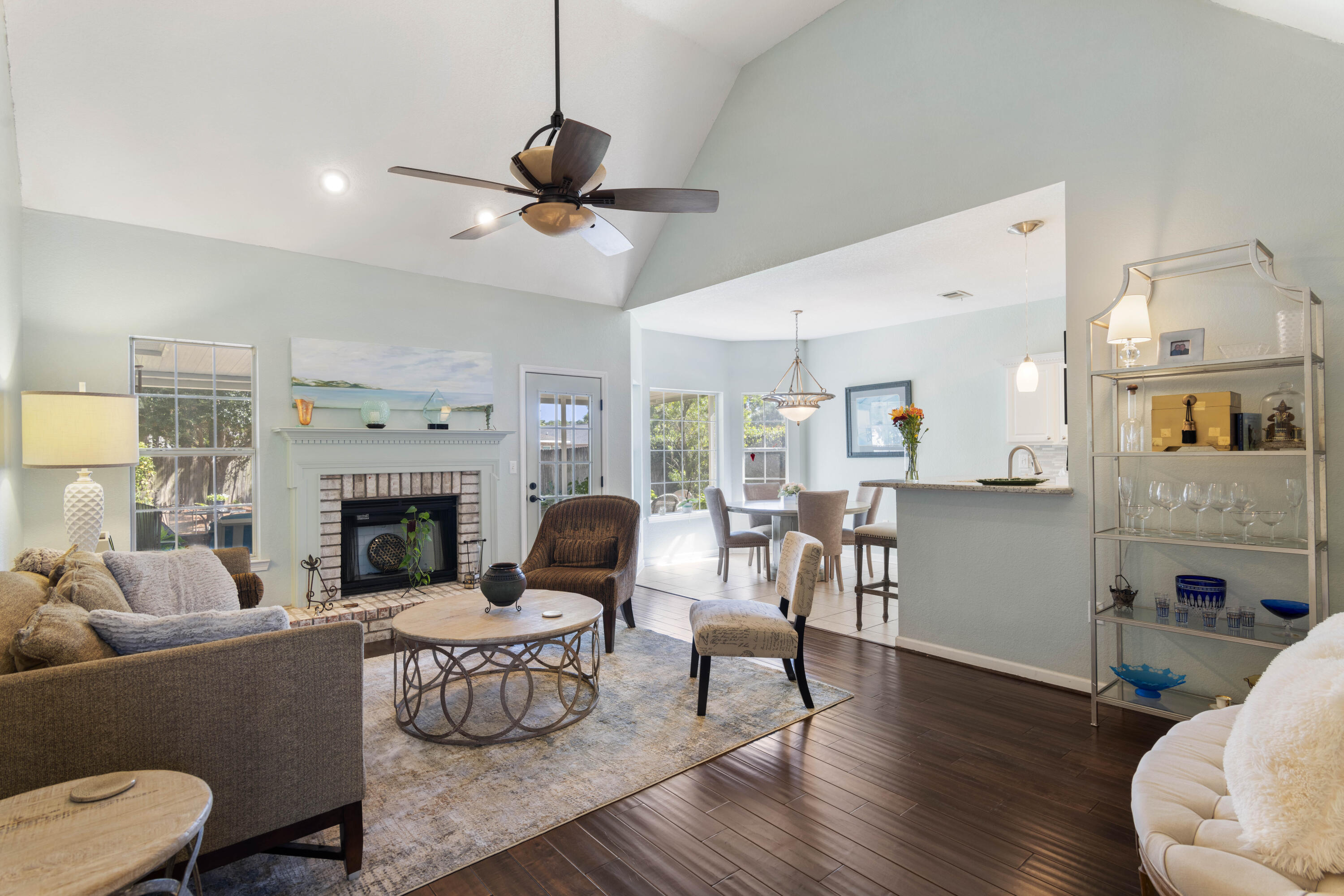 MALIBU GARDENS - Residential
