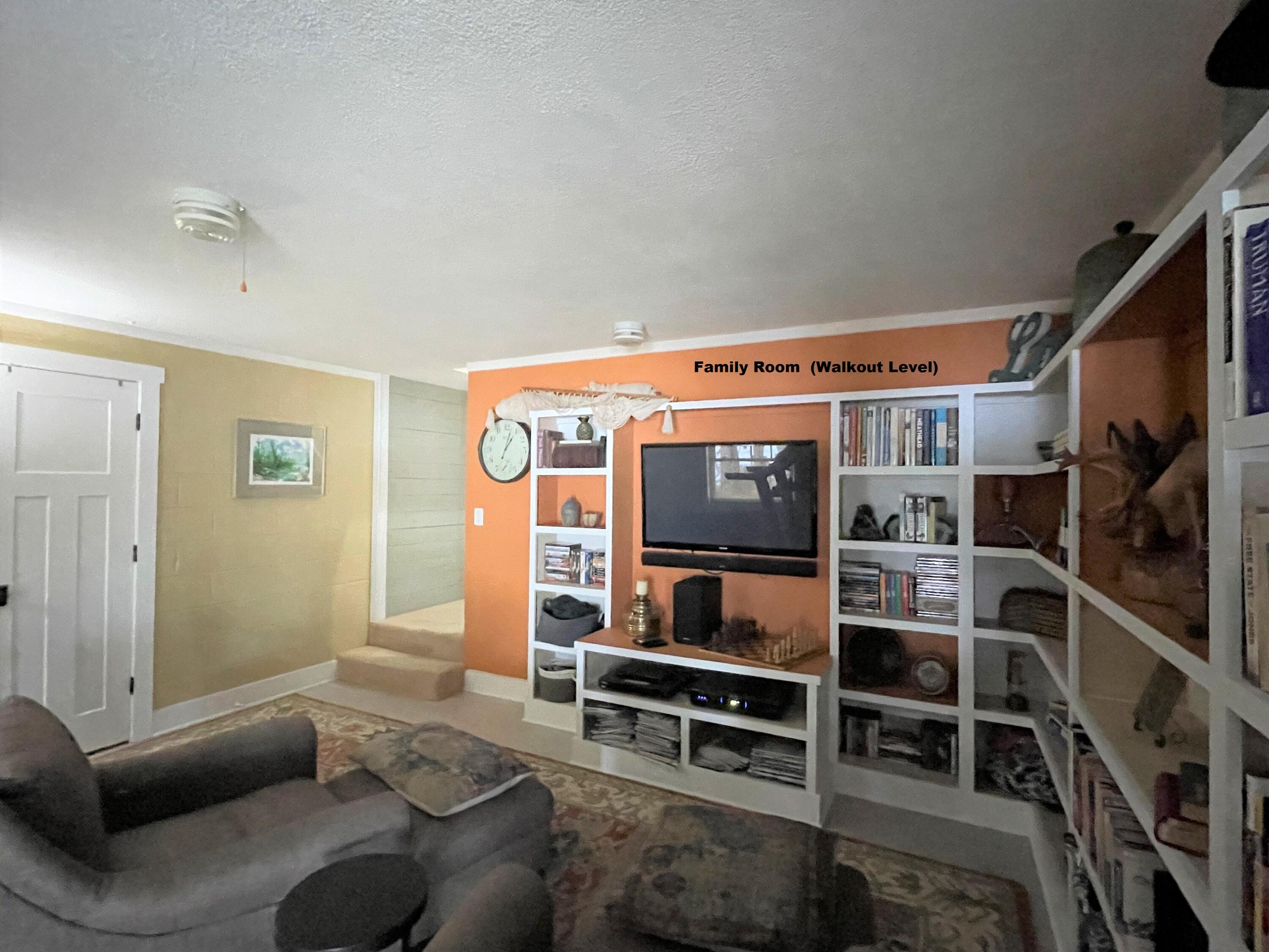 SPRING LAKE ESTATES - Residential