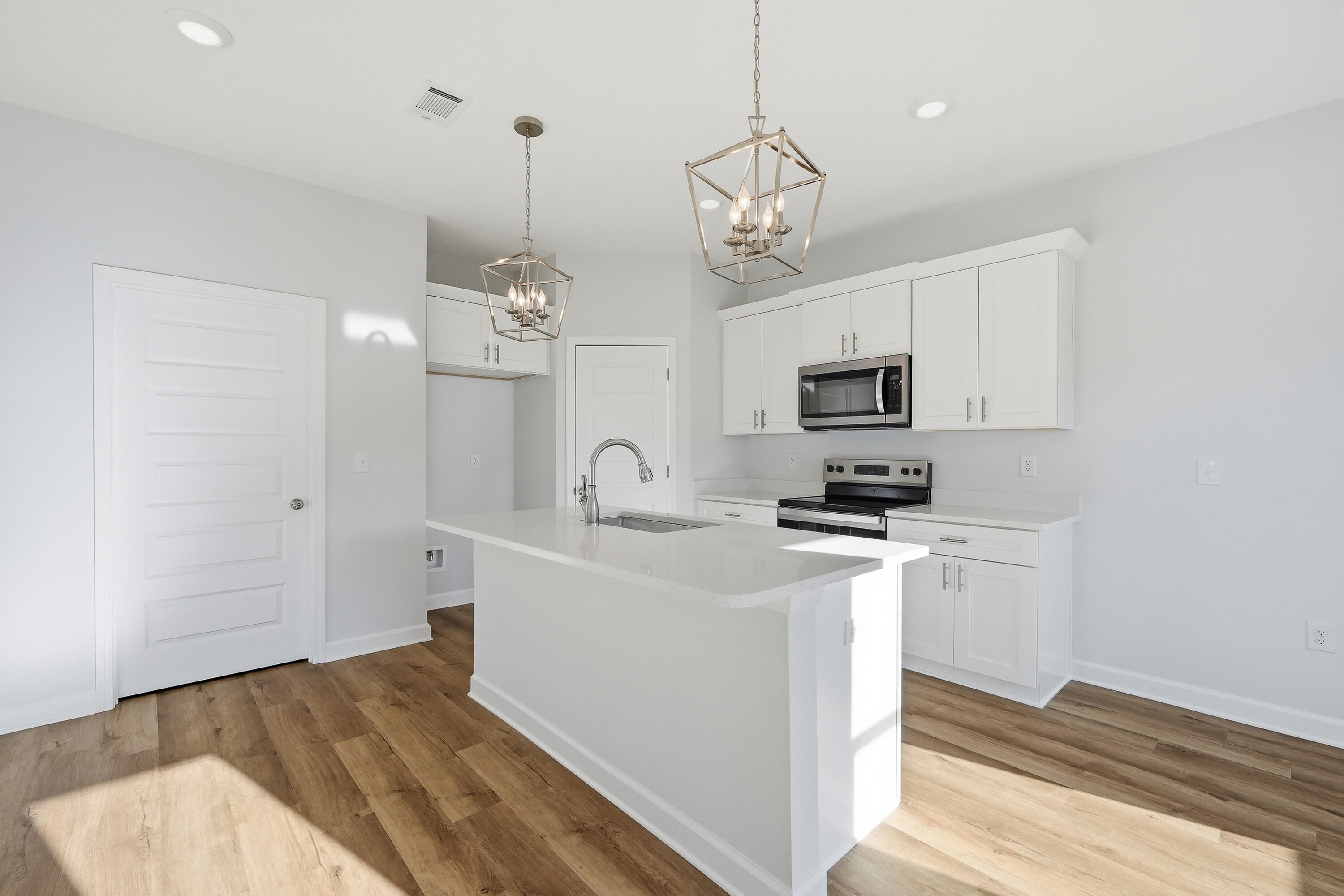 SOUTHERN DAY CHATEAU - Residential