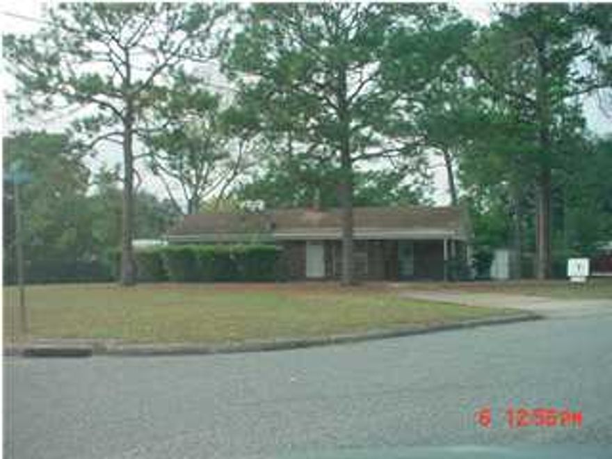 Nice little home close to Eglin's east gate.All brick and vinyl, huge corner lot with fenced back yard.Home has covered carport and indoor laundry room.Sorry no pets allowed.Available End of July.