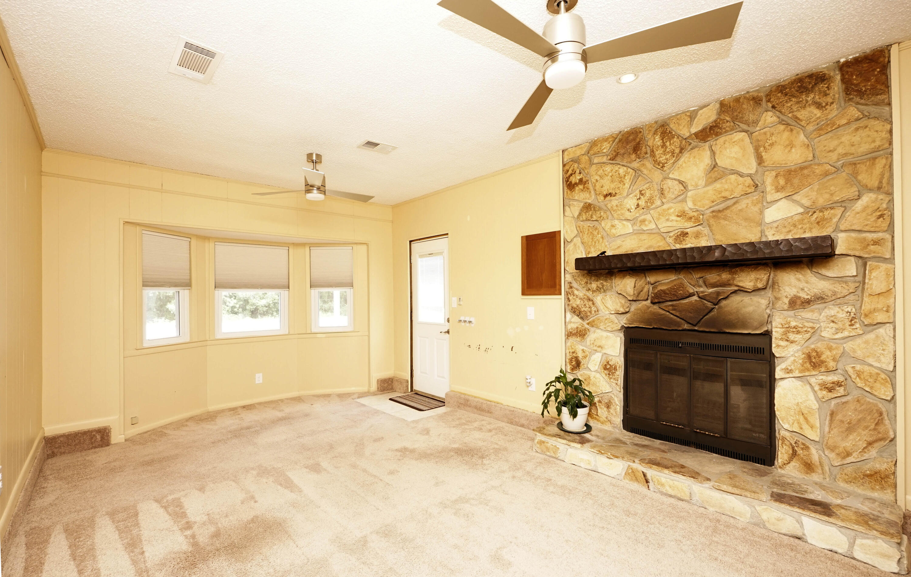 CAROL ANNE MANOR 1ST ADDN - Residential