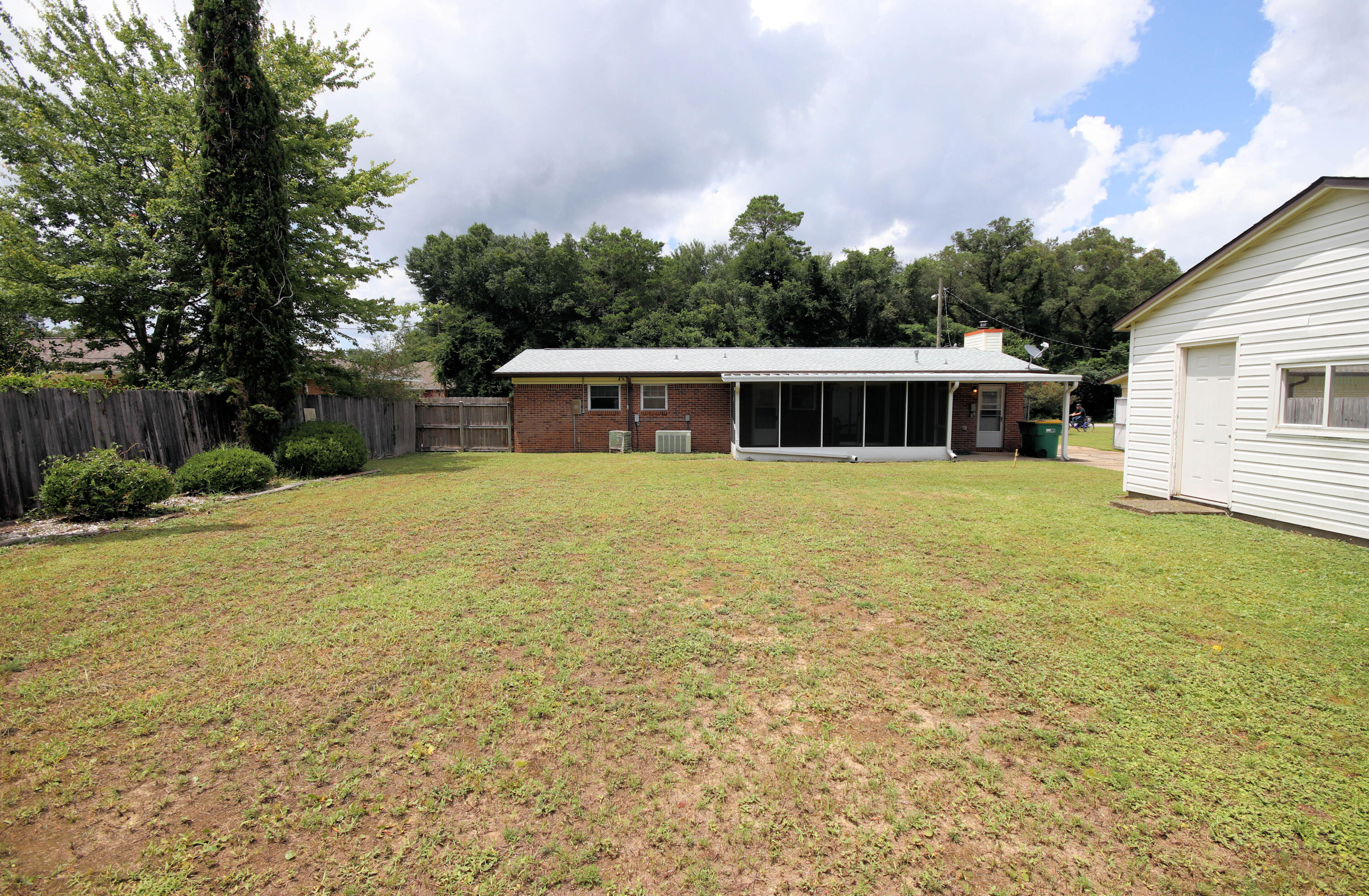 CAROL ANNE MANOR 1ST ADDN - Residential