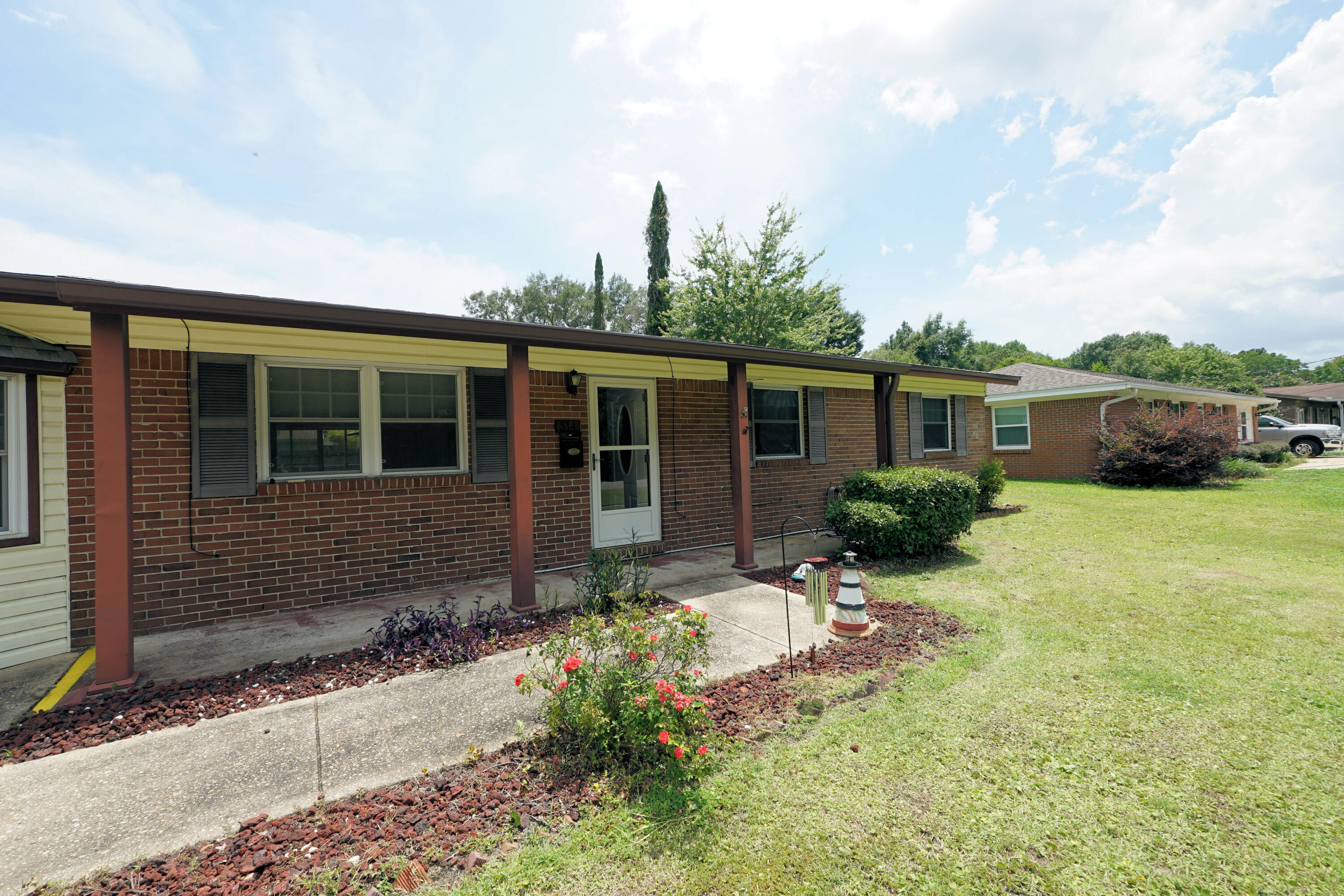 CAROL ANNE MANOR 1ST ADDN - Residential