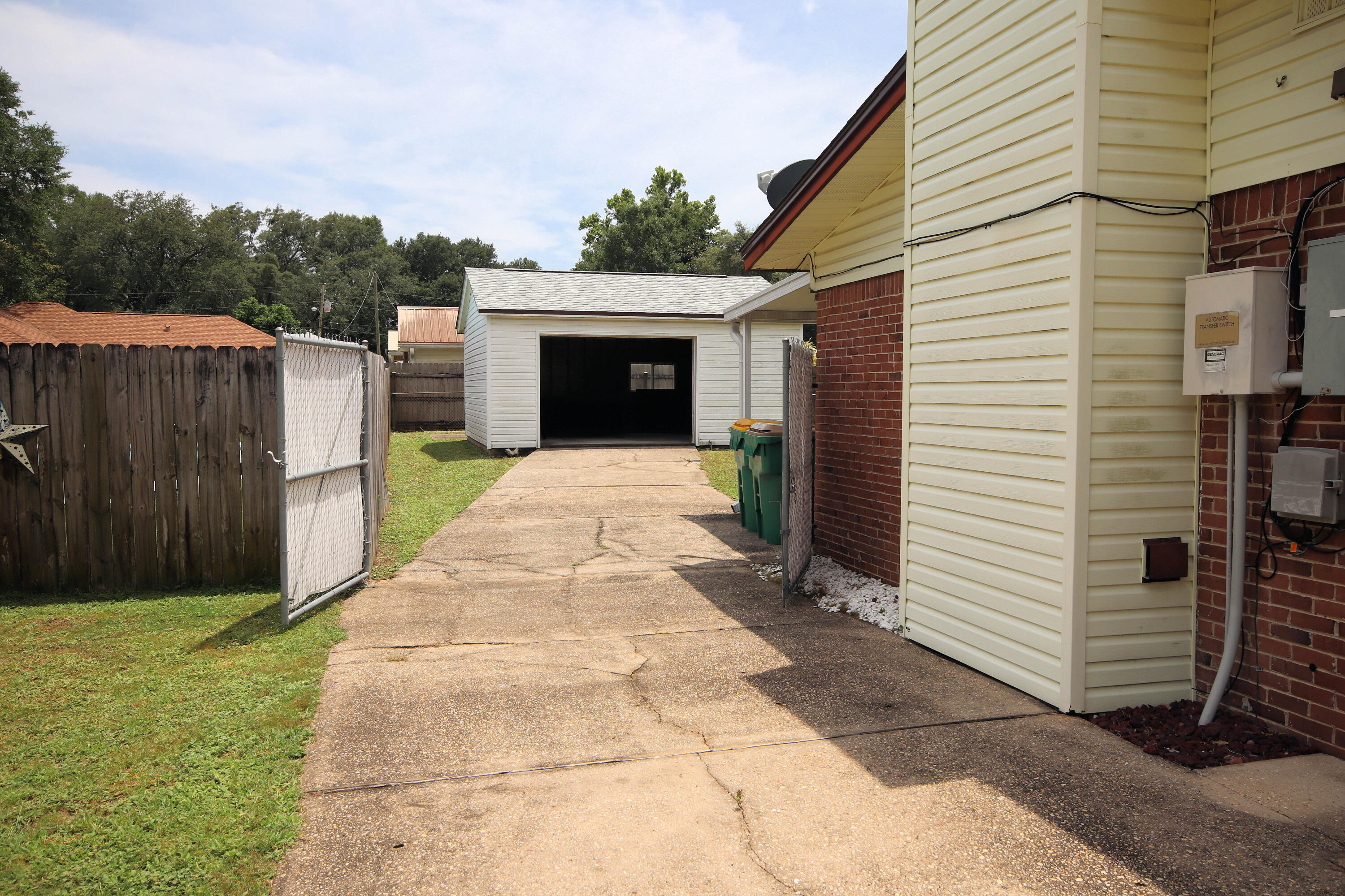 CAROL ANNE MANOR 1ST ADDN - Residential