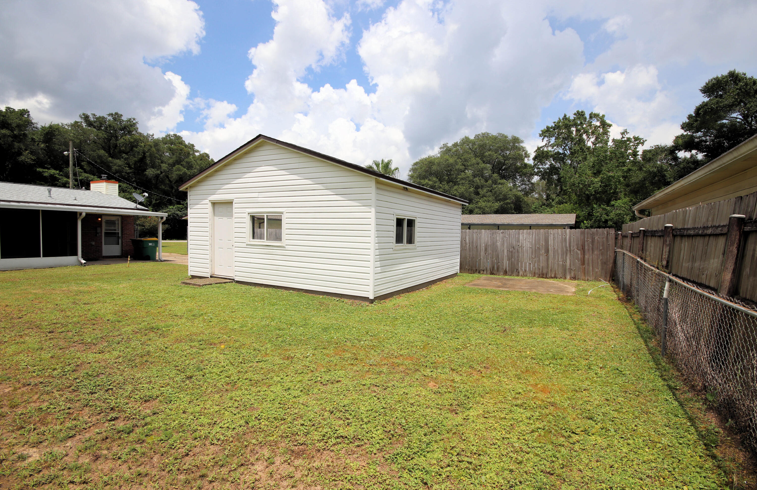 CAROL ANNE MANOR 1ST ADDN - Residential