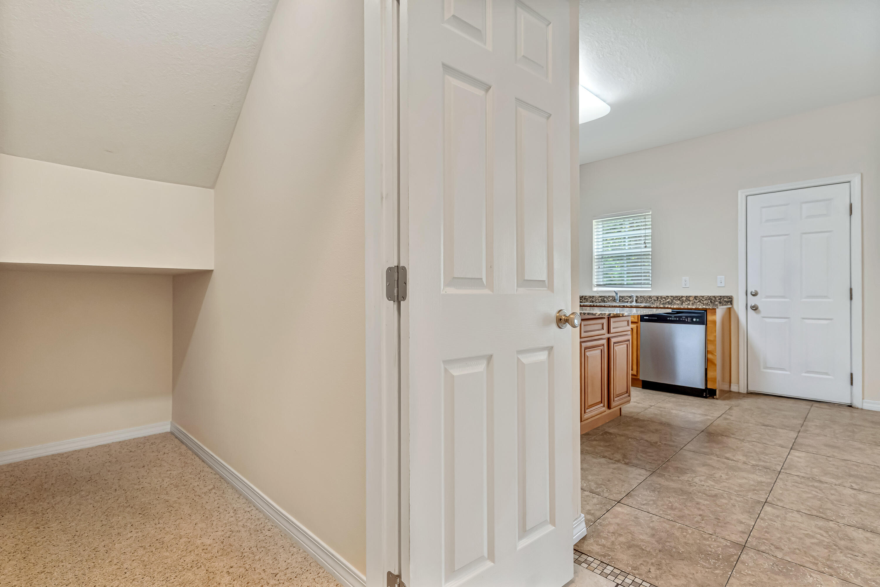 MERIDIAN SQUARE T/H - Residential