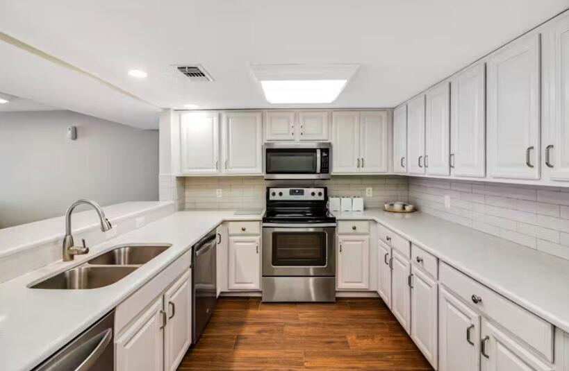 ISLAND ECHO CONDO Unit 6-E - Residential