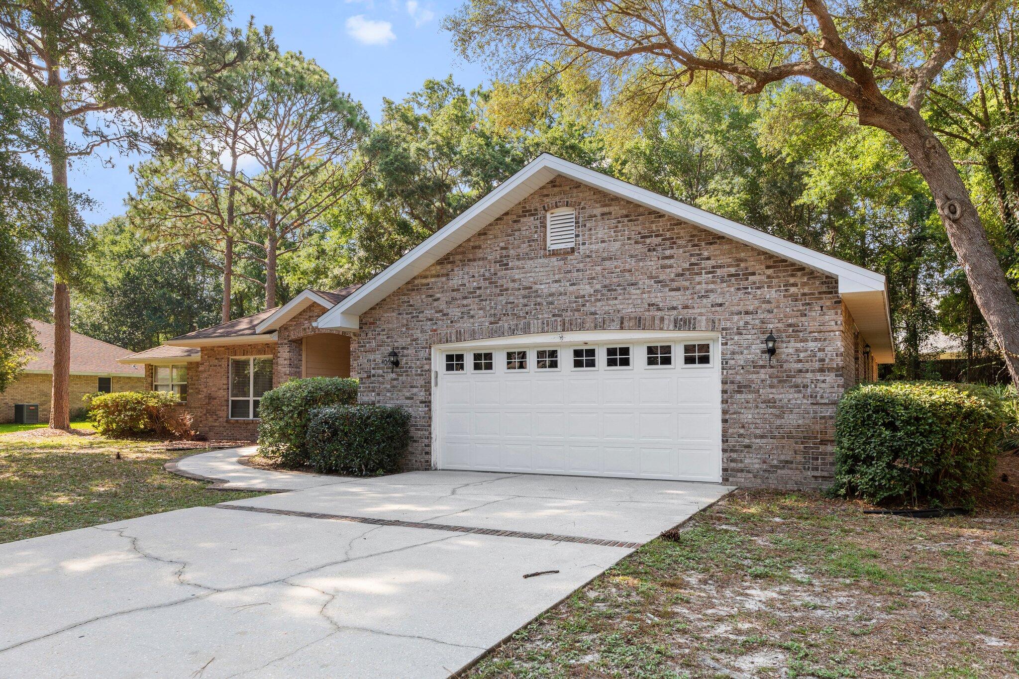 ROCKY BAYOU COUNTRY CLUB ESTATES 8 - Residential Lease