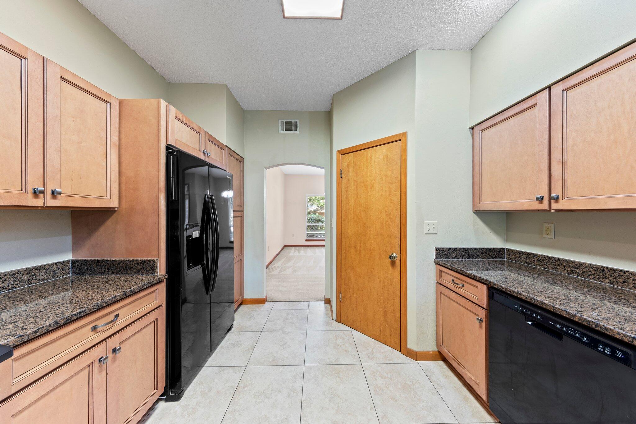 ROCKY BAYOU COUNTRY CLUB ESTATES 8 - Residential Lease