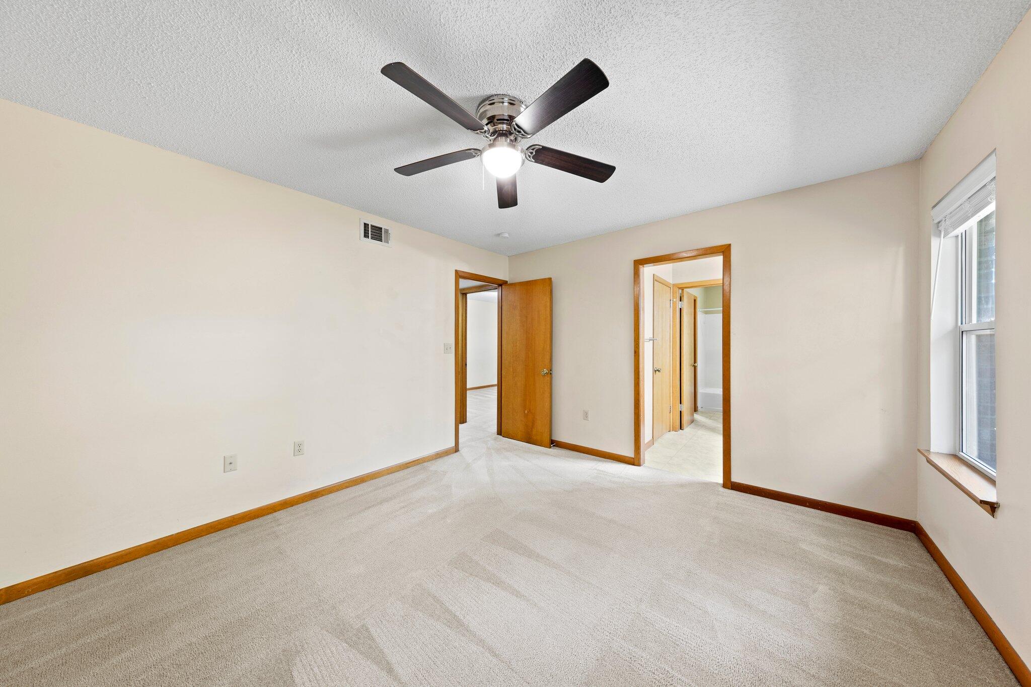 ROCKY BAYOU COUNTRY CLUB ESTATES 8 - Residential Lease