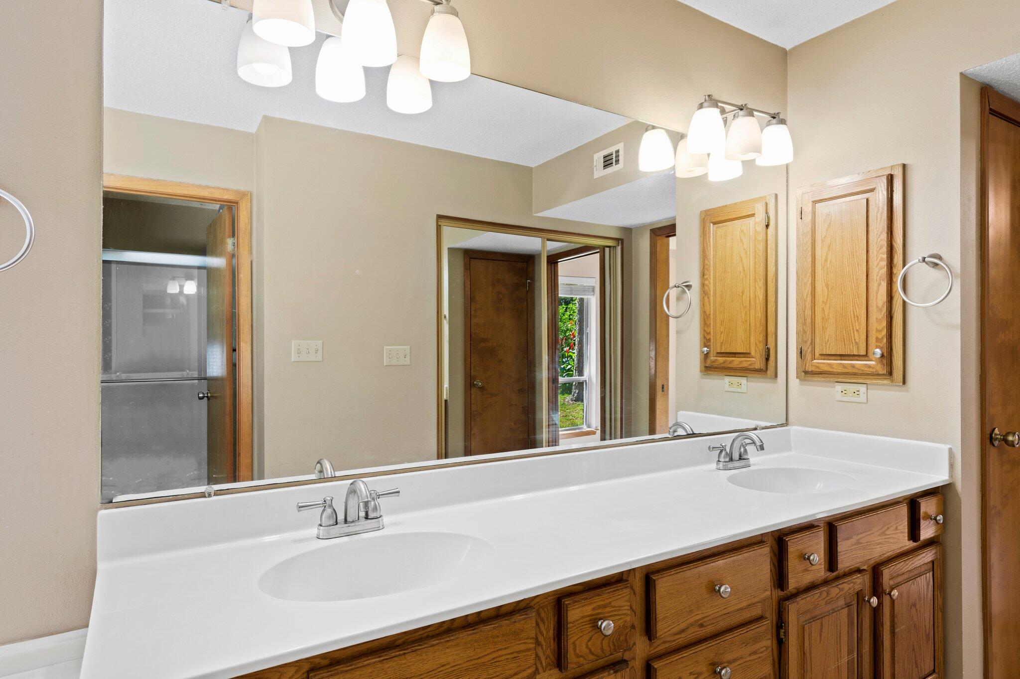 ROCKY BAYOU COUNTRY CLUB ESTATES 8 - Residential Lease