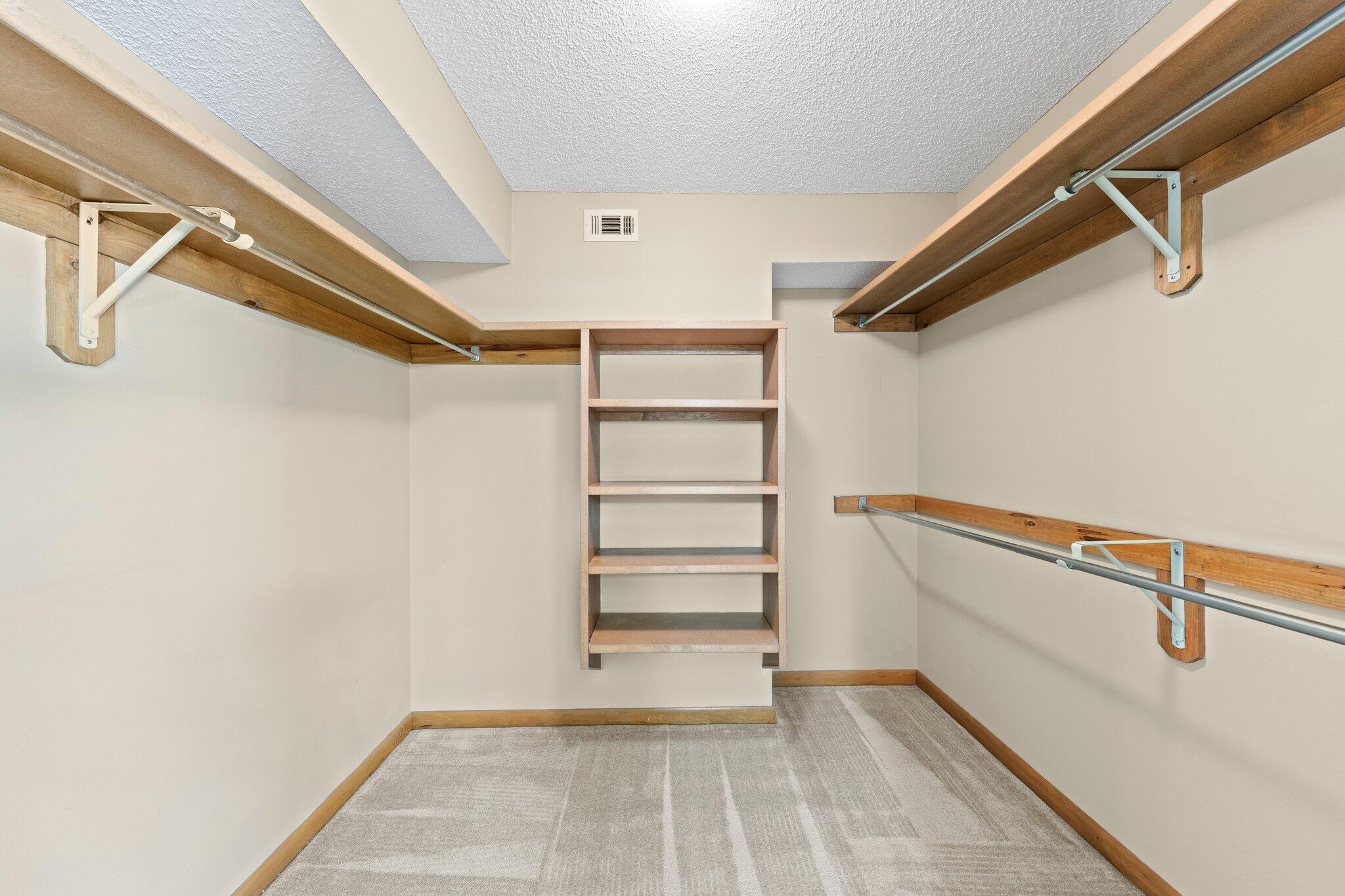 ROCKY BAYOU COUNTRY CLUB ESTATES 8 - Residential Lease