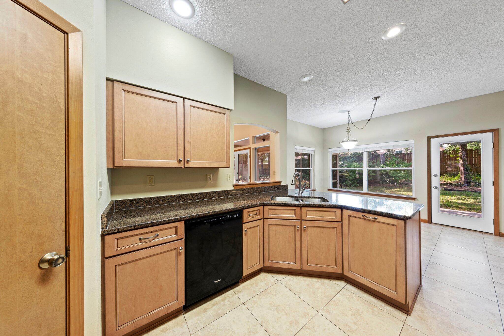 ROCKY BAYOU COUNTRY CLUB ESTATES 8 - Residential Lease