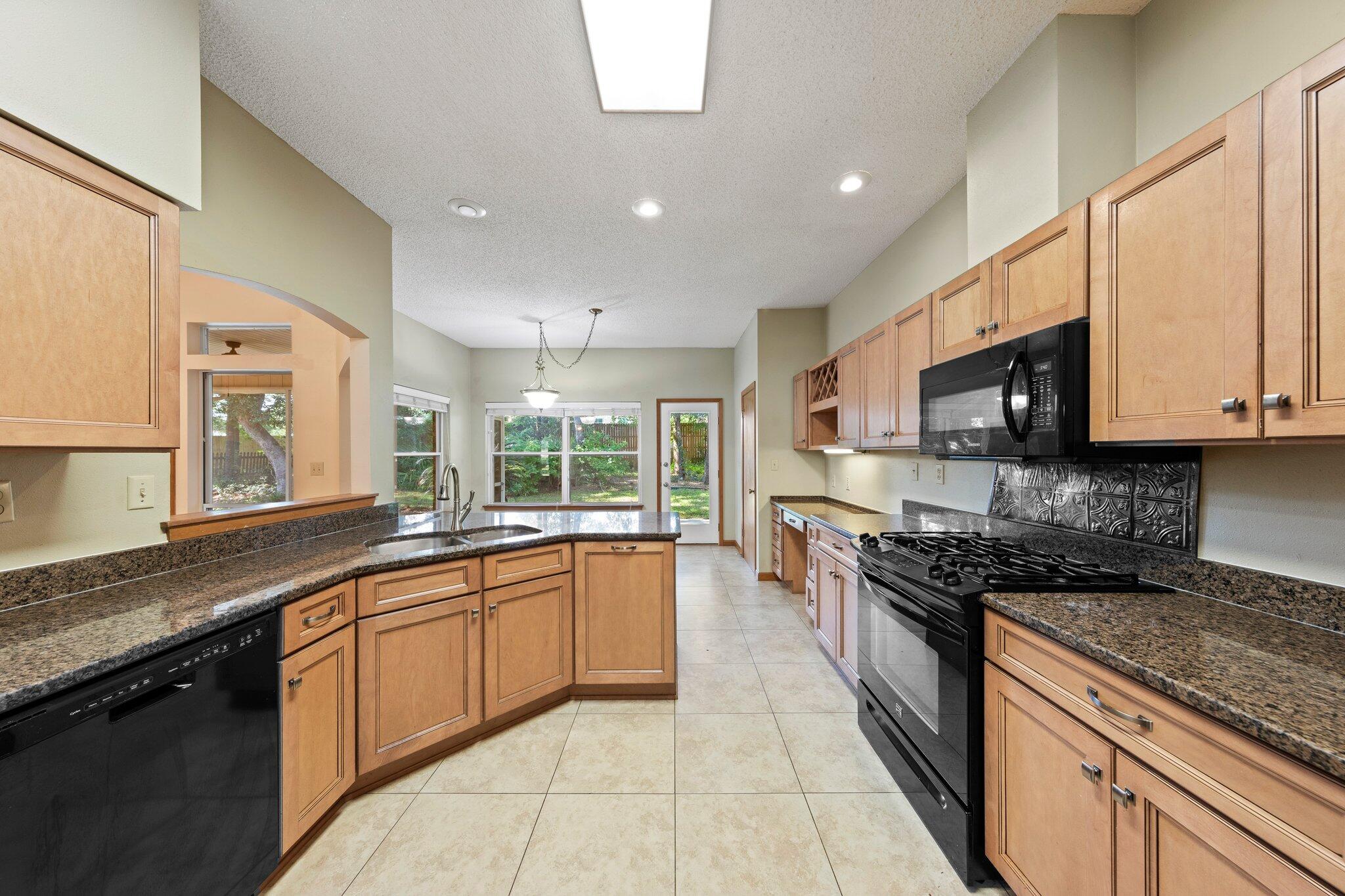 ROCKY BAYOU COUNTRY CLUB ESTATES 8 - Residential Lease