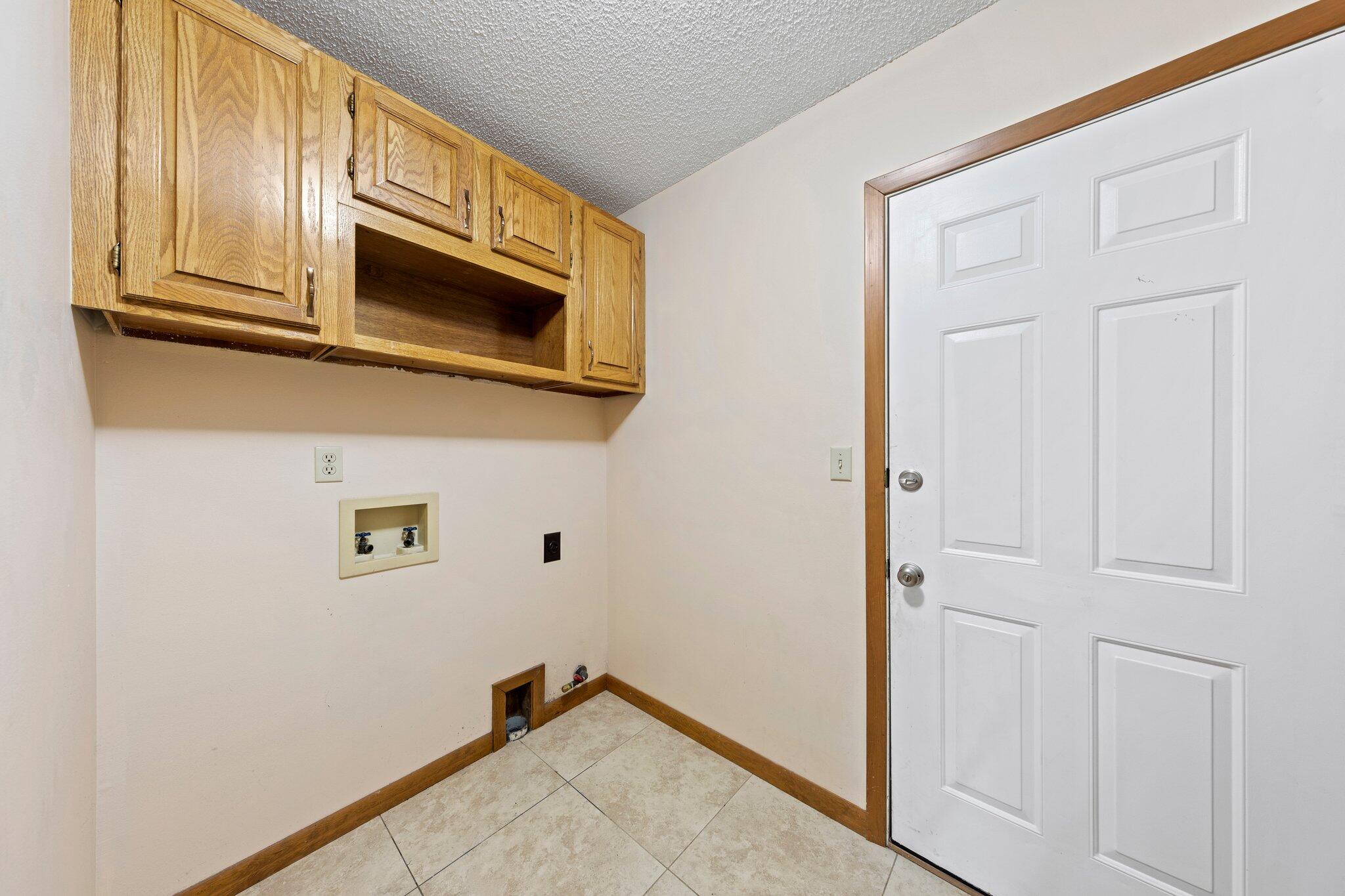 ROCKY BAYOU COUNTRY CLUB ESTATES 8 - Residential Lease