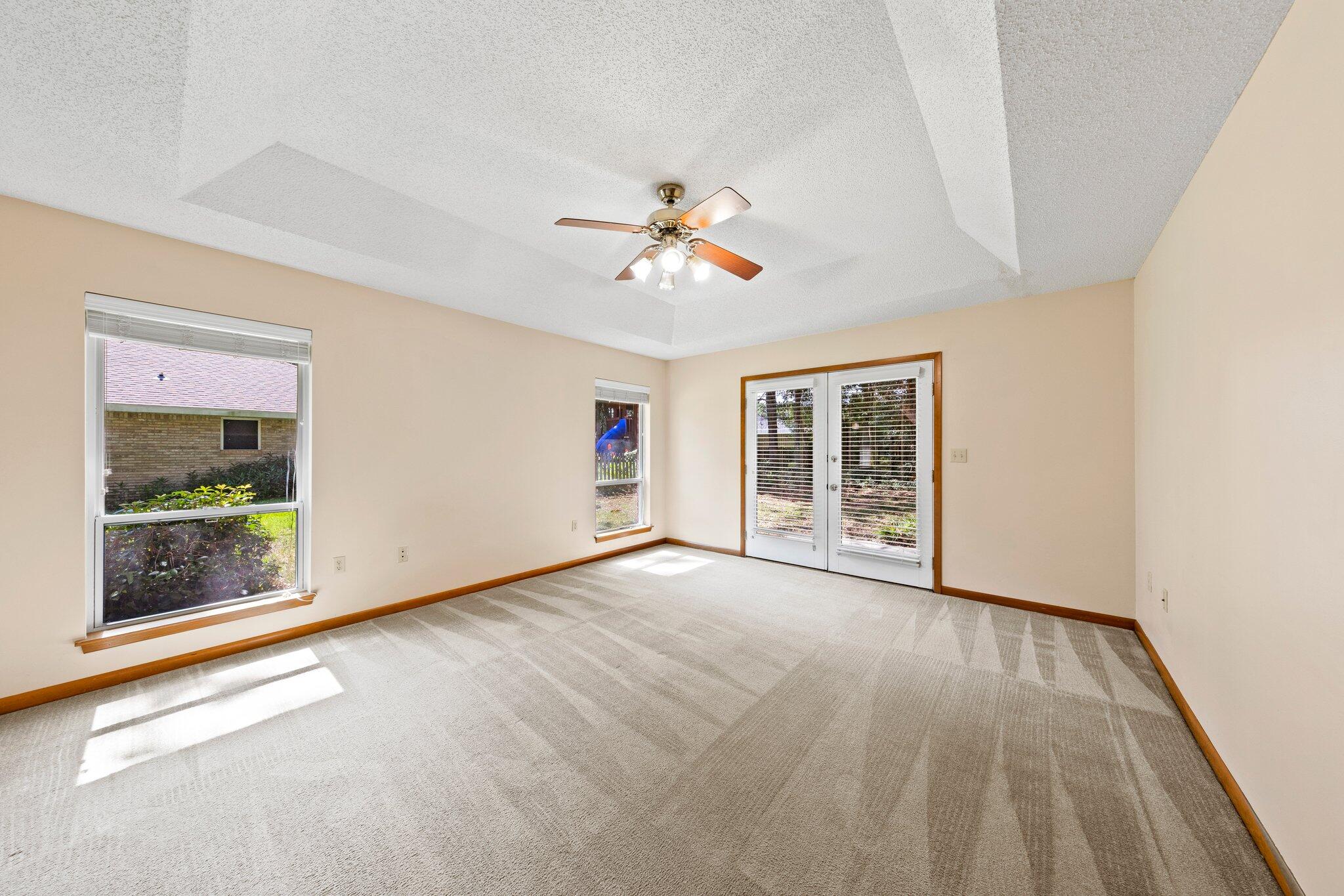 ROCKY BAYOU COUNTRY CLUB ESTATES 8 - Residential Lease