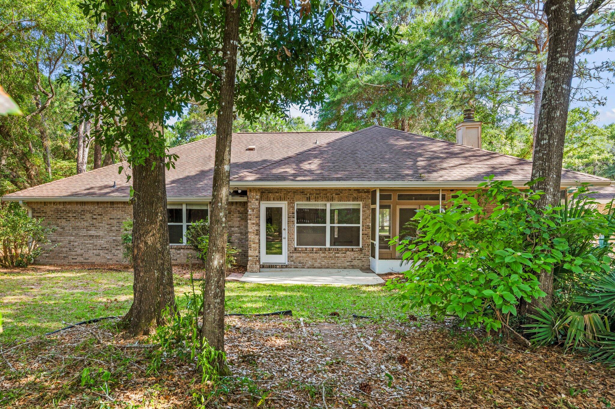 ROCKY BAYOU COUNTRY CLUB ESTATES 8 - Residential Lease